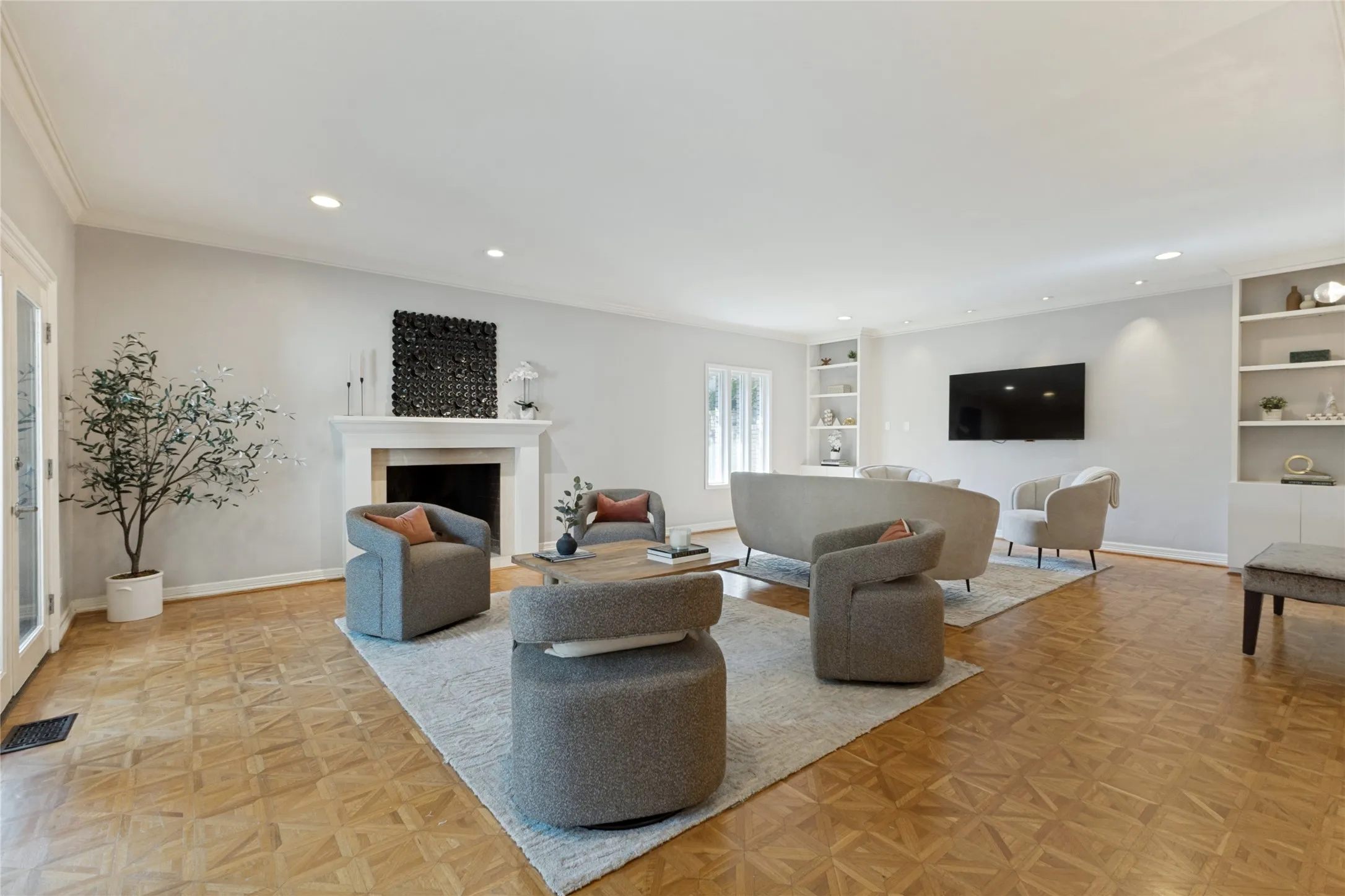 Single Family Residence For Sale in Dallas County , 4303 University Boulevard, University Park, Texas 75205, 3 Bedroom, 3 Bathroom, 2 Garage spaces, 3,267 Sqft, built in 1979, mls#21340283, Real Estate Agent in University Park, Homes For Sale in Dallas county, Homes For Sale in University Park, Realtor in University Park Texas, Real Estate Brokerage Independent Realty Texas, Luminita Cordes Realtor