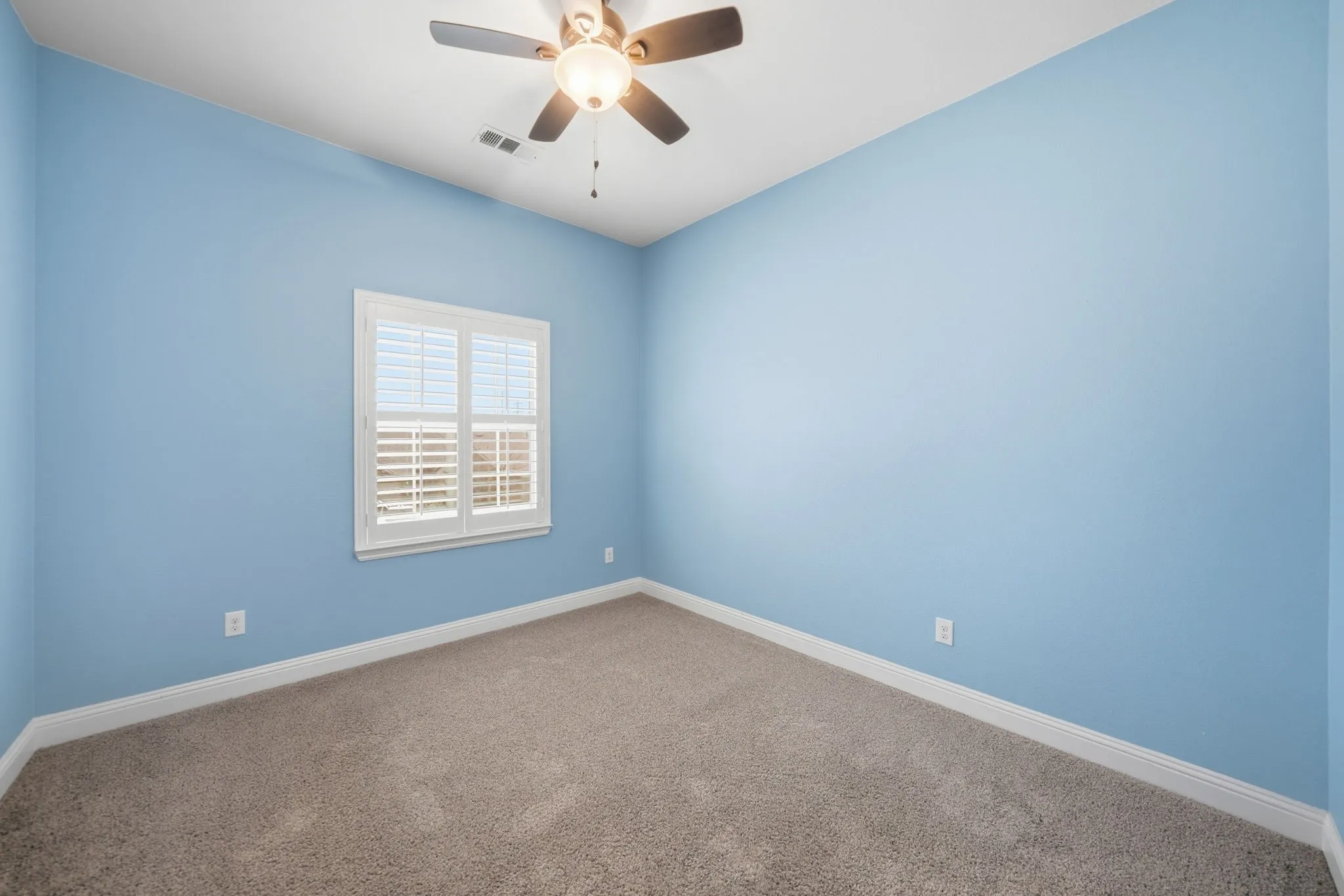 Single Family Residence For Sale in Denton County , 4213 Wilderness Pass, Fort Worth, Texas 76262, 4 Bedroom, 3 Bathroom, 2 Garage spaces, 2,884 Sqft, built in 2016, mls#21335615, Real Estate Agent in Fort Worth, Homes For Sale in Denton county, Homes For Sale in Fort Worth, Realtor in Fort Worth Texas, Real Estate Brokerage Independent Realty Texas, Luminita Cordes Realtor