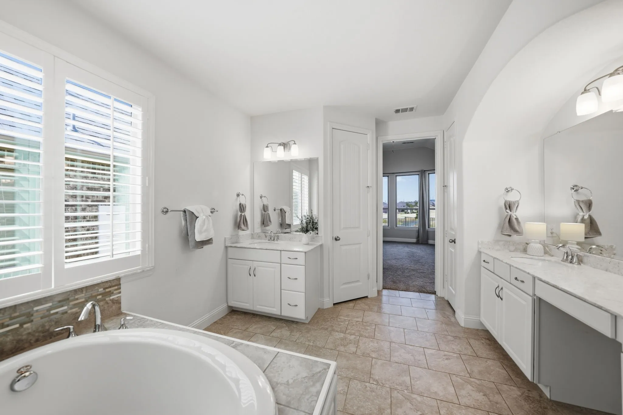 Single Family Residence For Sale in Denton County , 4213 Wilderness Pass, Fort Worth, Texas 76262, 4 Bedroom, 3 Bathroom, 2 Garage spaces, 2,884 Sqft, built in 2016, mls#21335615, Real Estate Agent in Fort Worth, Homes For Sale in Denton county, Homes For Sale in Fort Worth, Realtor in Fort Worth Texas, Real Estate Brokerage Independent Realty Texas, Luminita Cordes Realtor