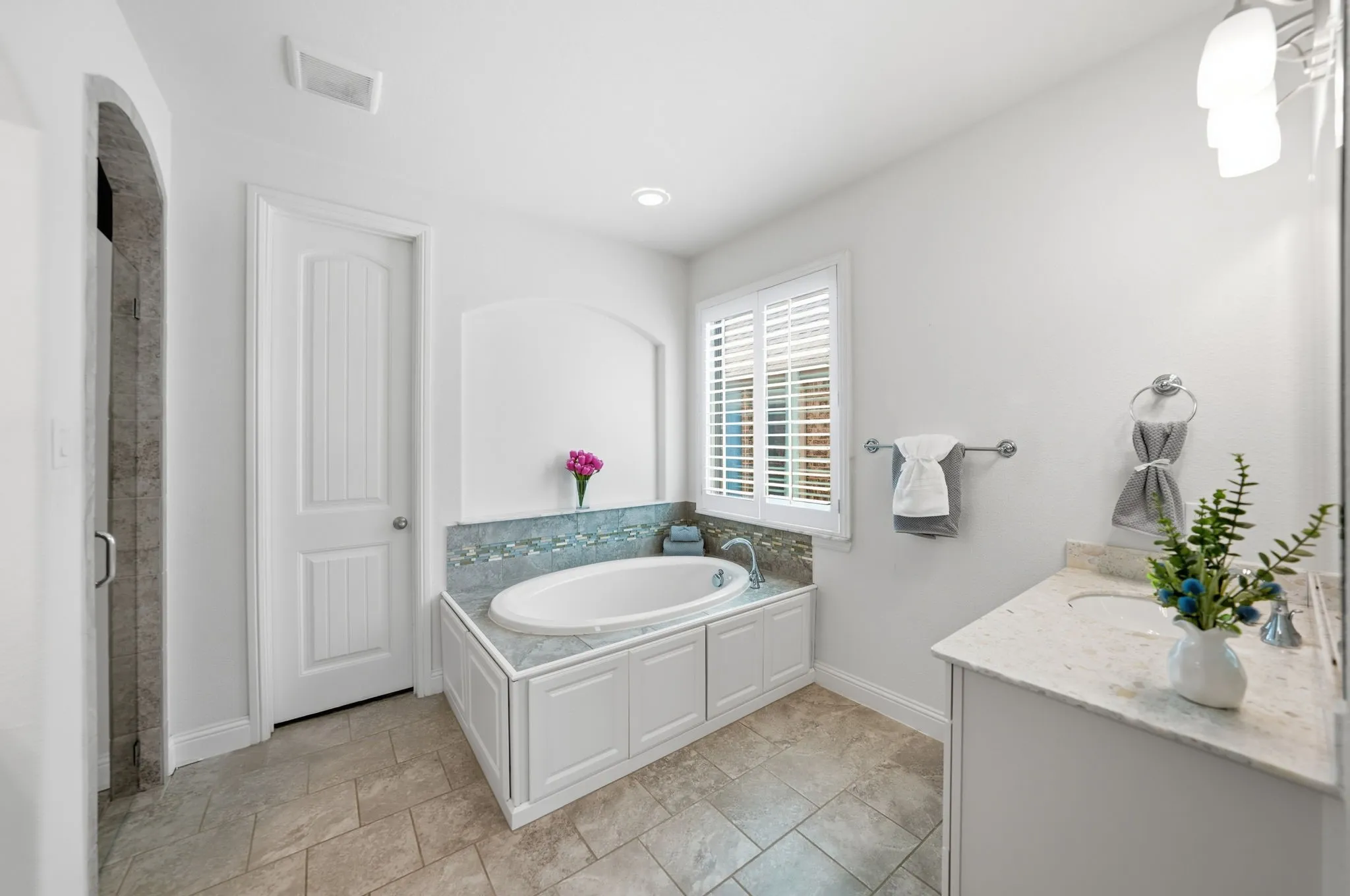 Single Family Residence For Sale in Denton County , 4213 Wilderness Pass, Fort Worth, Texas 76262, 4 Bedroom, 3 Bathroom, 2 Garage spaces, 2,884 Sqft, built in 2016, mls#21335615, Real Estate Agent in Fort Worth, Homes For Sale in Denton county, Homes For Sale in Fort Worth, Realtor in Fort Worth Texas, Real Estate Brokerage Independent Realty Texas, Luminita Cordes Realtor