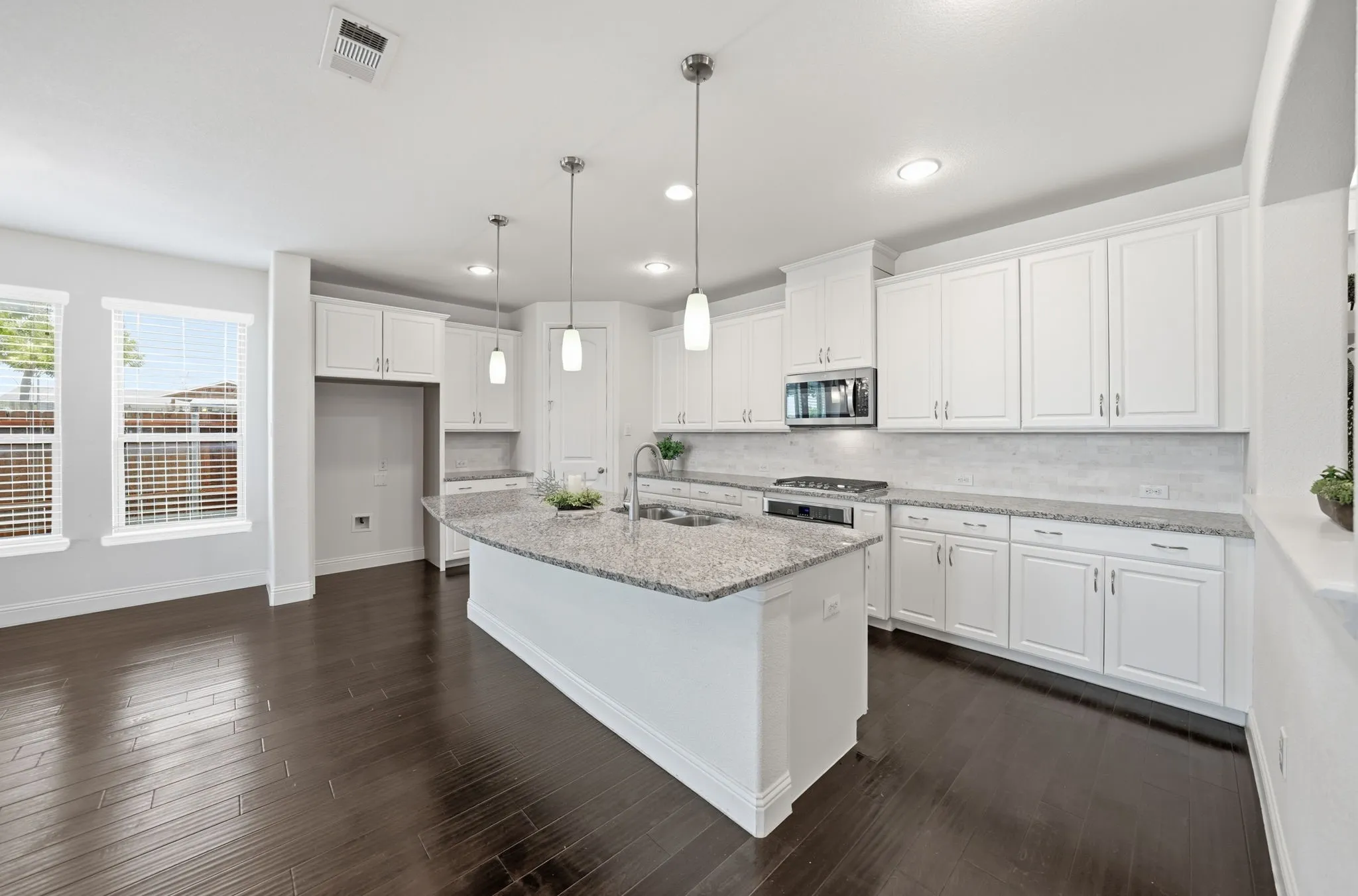 Single Family Residence For Sale in Denton County , 4213 Wilderness Pass, Fort Worth, Texas 76262, 4 Bedroom, 3 Bathroom, 2 Garage spaces, 2,884 Sqft, built in 2016, mls#21335615, Real Estate Agent in Fort Worth, Homes For Sale in Denton county, Homes For Sale in Fort Worth, Realtor in Fort Worth Texas, Real Estate Brokerage Independent Realty Texas, Luminita Cordes Realtor