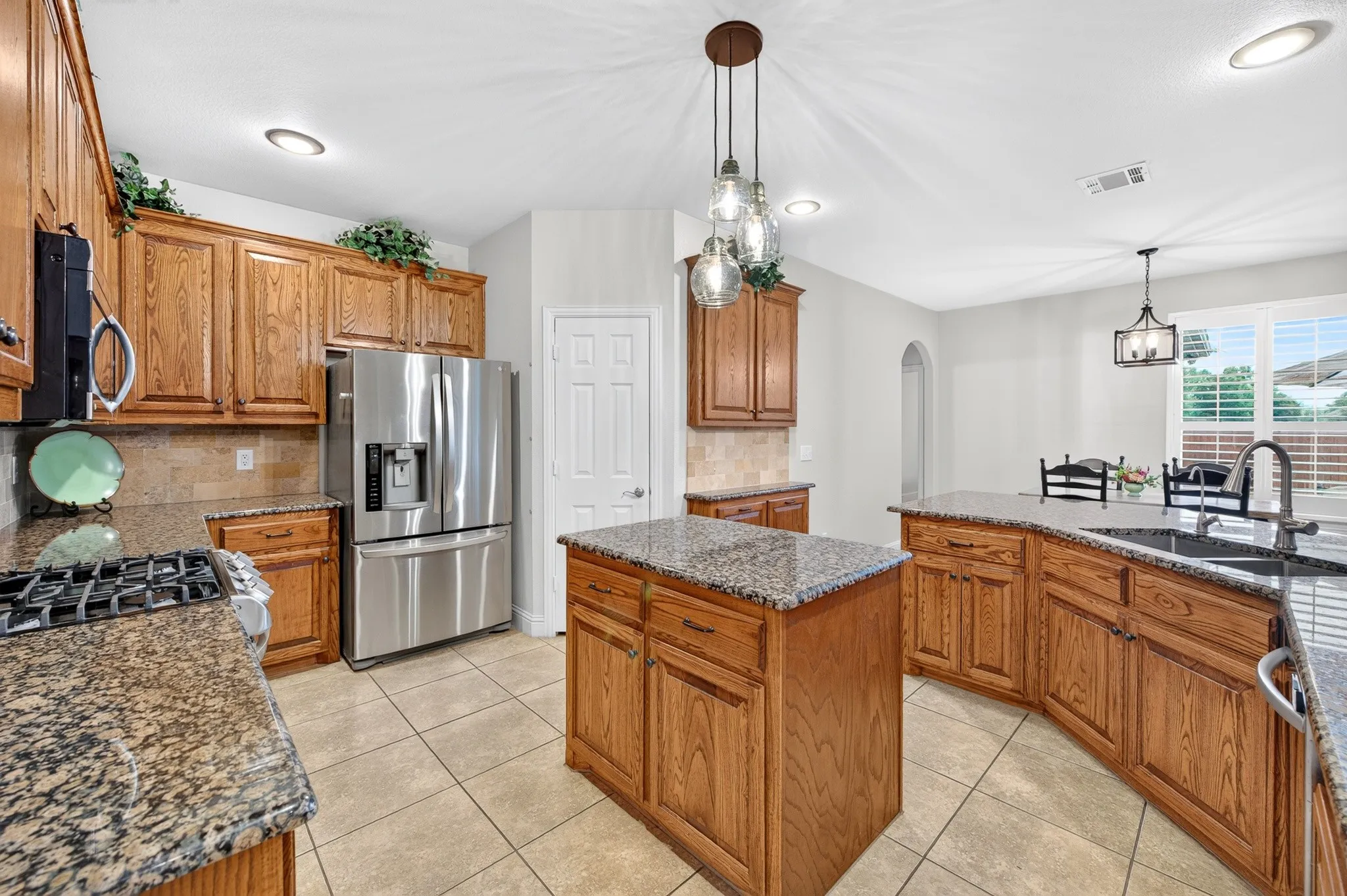 Great Kitchen with lots of upgrades!