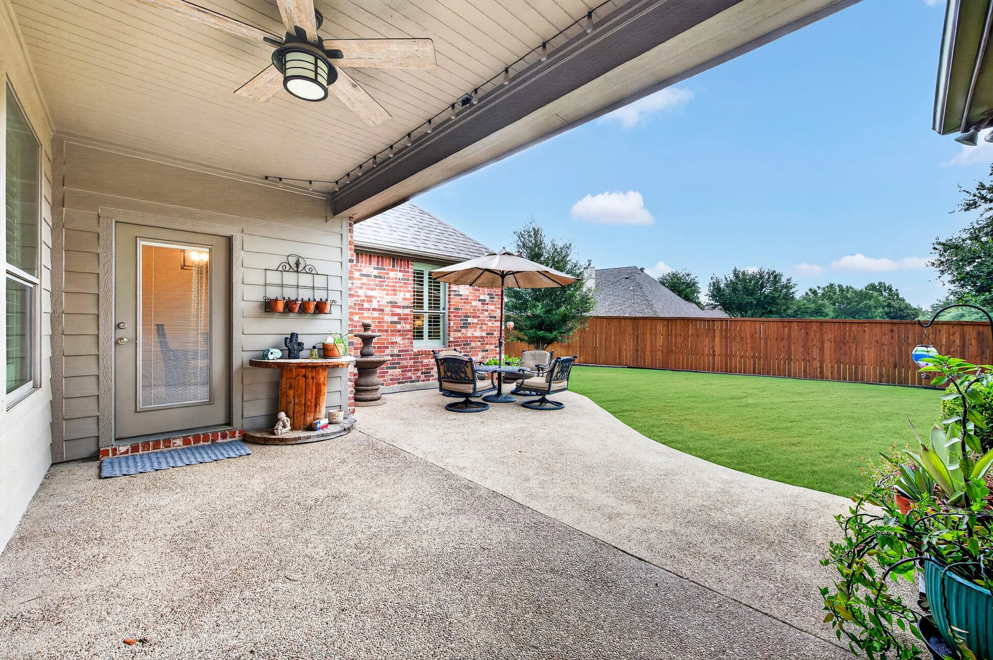 This is a patio made for entertaining!