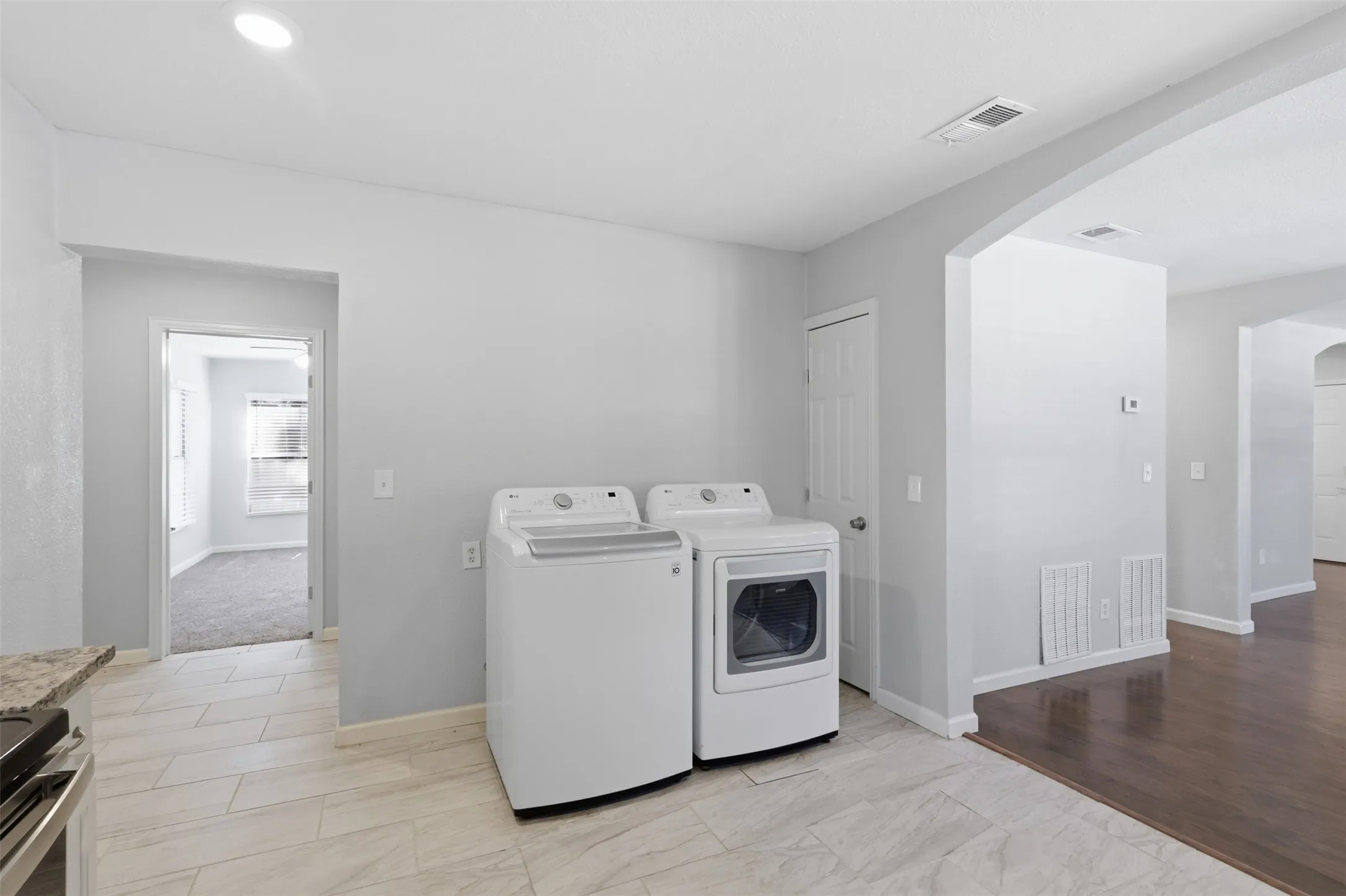 Single Family Residence For Sale in Dallas County , 1227 Wilbur Street, Dallas, Texas 75224, 5 Bedroom, 2 Bathroom, Garage spaces, 1,832 Sqft, built in 1937, mls#21340364, Real Estate Agent in Dallas, Homes For Sale in Dallas county, Homes For Sale in Dallas, Realtor in Dallas Texas, Real Estate Brokerage Independent Realty Texas, Luminita Cordes Realtor