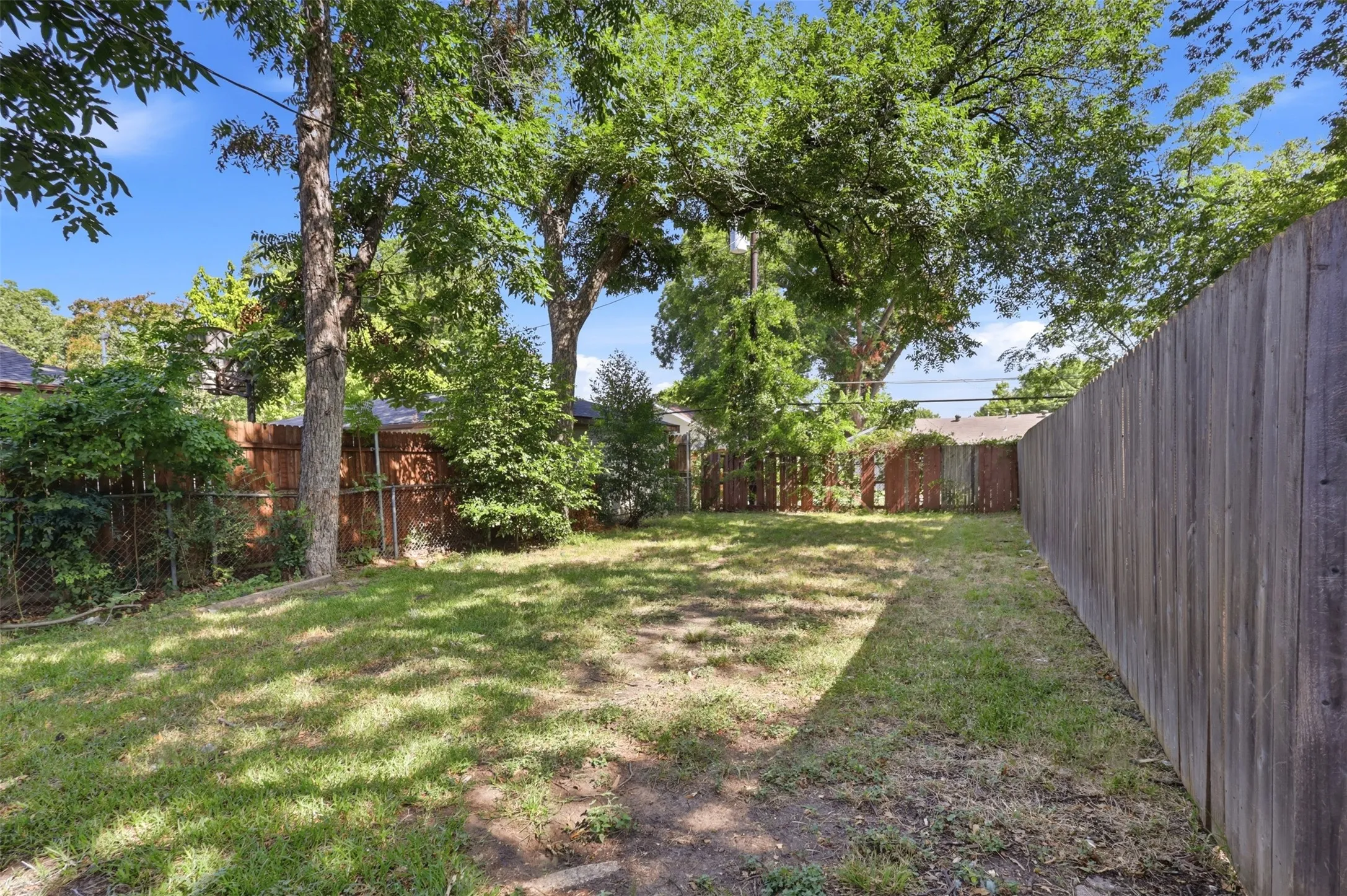 Single Family Residence For Sale in Dallas County , 1227 Wilbur Street, Dallas, Texas 75224, 5 Bedroom, 2 Bathroom, Garage spaces, 1,832 Sqft, built in 1937, mls#21340364, Real Estate Agent in Dallas, Homes For Sale in Dallas county, Homes For Sale in Dallas, Realtor in Dallas Texas, Real Estate Brokerage Independent Realty Texas, Luminita Cordes Realtor