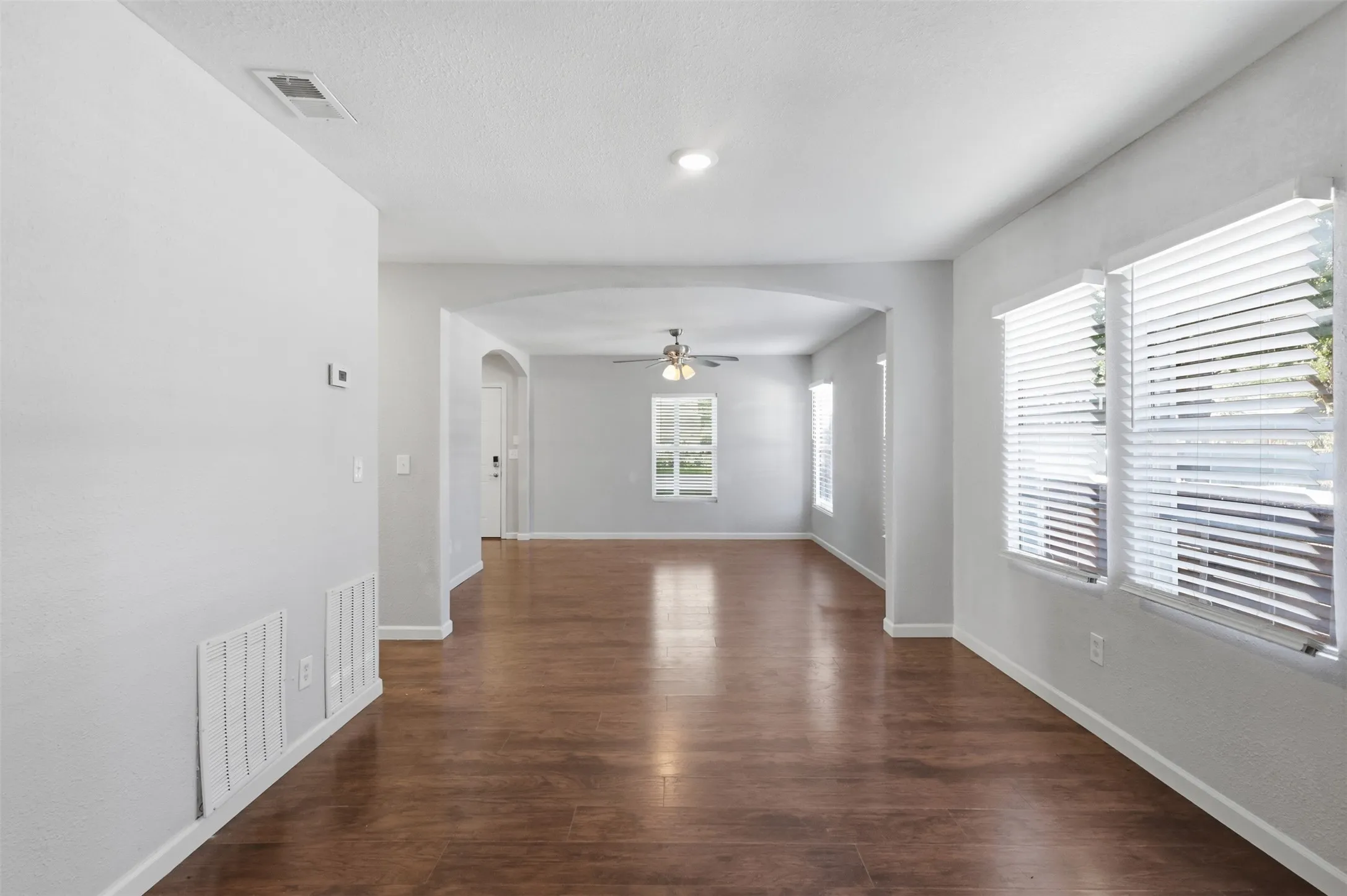 Single Family Residence For Sale in Dallas County , 1227 Wilbur Street, Dallas, Texas 75224, 5 Bedroom, 2 Bathroom, Garage spaces, 1,832 Sqft, built in 1937, mls#21340364, Real Estate Agent in Dallas, Homes For Sale in Dallas county, Homes For Sale in Dallas, Realtor in Dallas Texas, Real Estate Brokerage Independent Realty Texas, Luminita Cordes Realtor