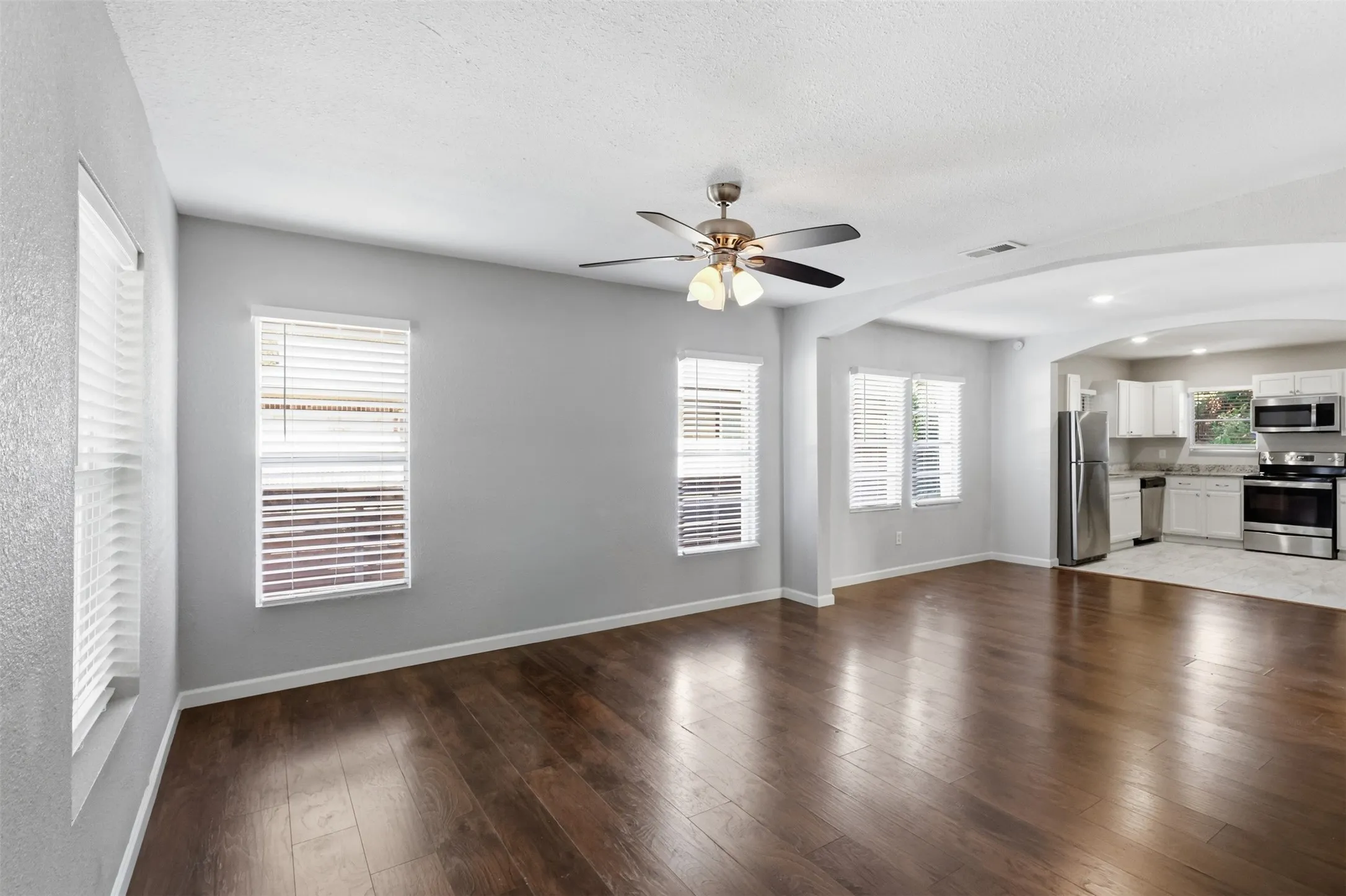 Single Family Residence For Sale in Dallas County , 1227 Wilbur Street, Dallas, Texas 75224, 5 Bedroom, 2 Bathroom, Garage spaces, 1,832 Sqft, built in 1937, mls#21340364, Real Estate Agent in Dallas, Homes For Sale in Dallas county, Homes For Sale in Dallas, Realtor in Dallas Texas, Real Estate Brokerage Independent Realty Texas, Luminita Cordes Realtor