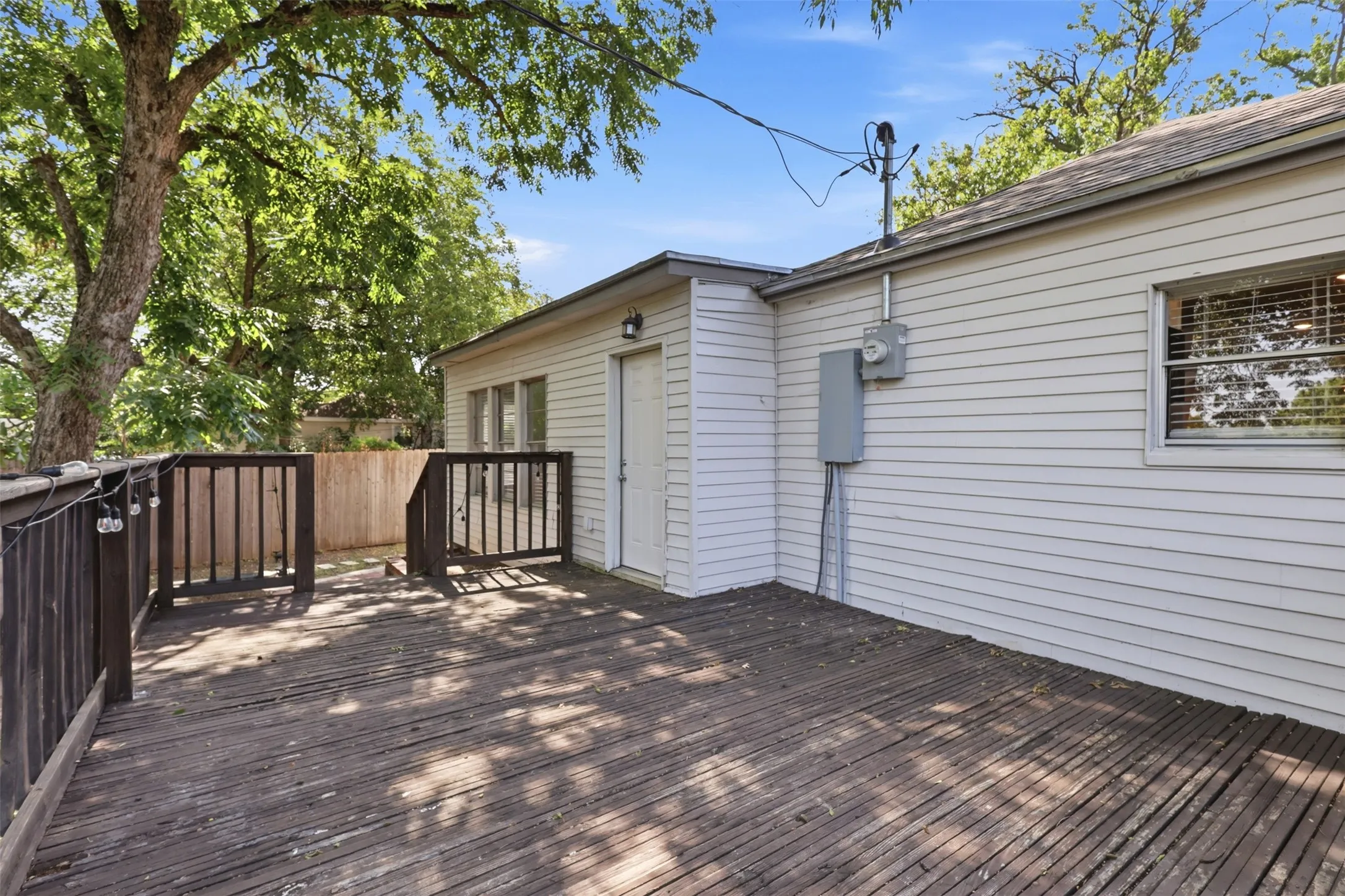 Single Family Residence For Sale in Dallas County , 1227 Wilbur Street, Dallas, Texas 75224, 5 Bedroom, 2 Bathroom, Garage spaces, 1,832 Sqft, built in 1937, mls#21340364, Real Estate Agent in Dallas, Homes For Sale in Dallas county, Homes For Sale in Dallas, Realtor in Dallas Texas, Real Estate Brokerage Independent Realty Texas, Luminita Cordes Realtor