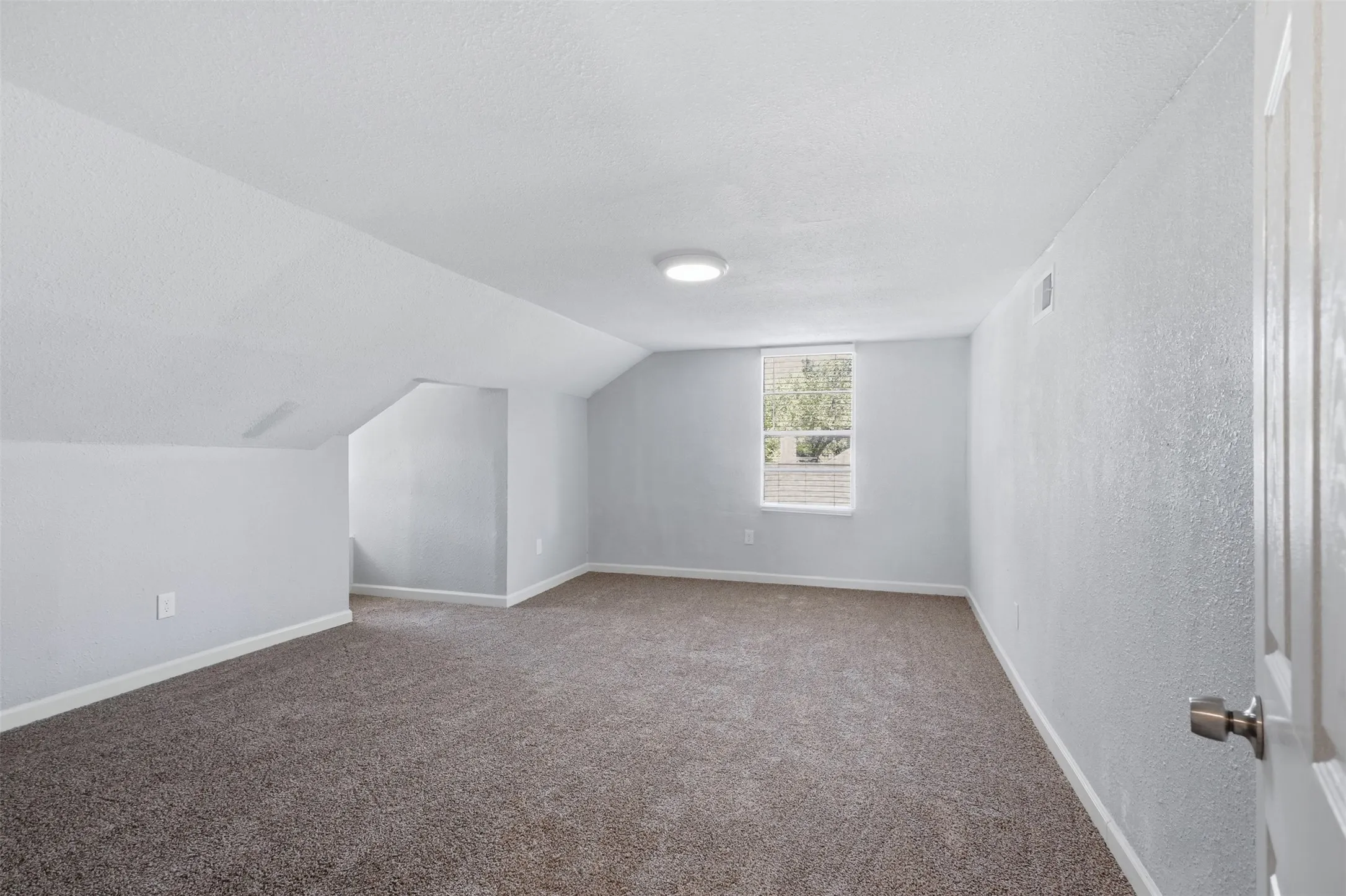Single Family Residence For Sale in Dallas County , 1227 Wilbur Street, Dallas, Texas 75224, 5 Bedroom, 2 Bathroom, Garage spaces, 1,832 Sqft, built in 1937, mls#21340364, Real Estate Agent in Dallas, Homes For Sale in Dallas county, Homes For Sale in Dallas, Realtor in Dallas Texas, Real Estate Brokerage Independent Realty Texas, Luminita Cordes Realtor