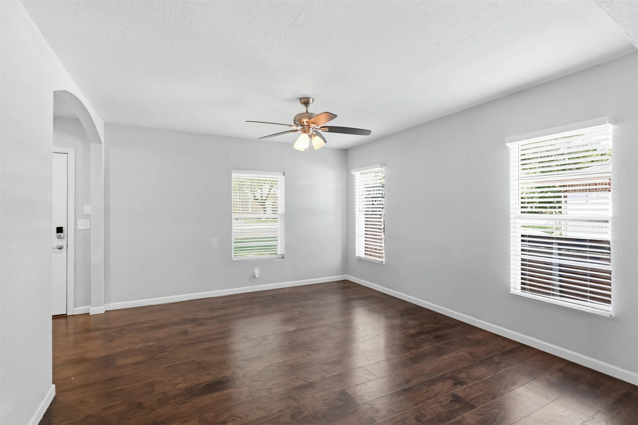 Single Family Residence For Sale in Dallas County , 1227 Wilbur Street, Dallas, Texas 75224, 5 Bedroom, 2 Bathroom, Garage spaces, 1,832 Sqft, built in 1937, mls#21340364, Real Estate Agent in Dallas, Homes For Sale in Dallas county, Homes For Sale in Dallas, Realtor in Dallas Texas, Real Estate Brokerage Independent Realty Texas, Luminita Cordes Realtor