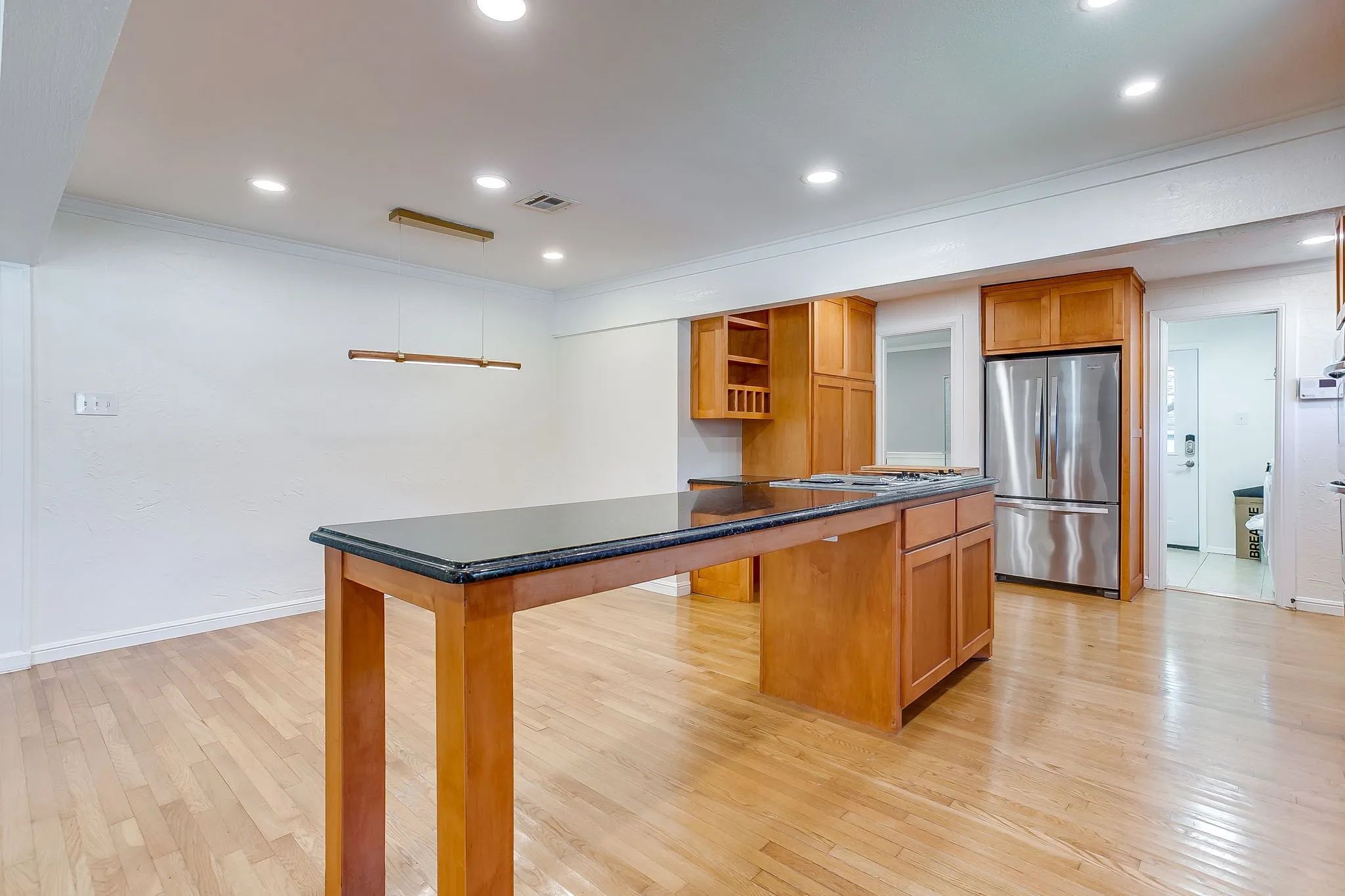 Single Family Residence For Sale in Tarrant County , 4237 Geddes Avenue, Fort Worth, Texas 76107, 3 Bedroom, 2 Bathroom, 2 Garage spaces, 1,459 Sqft, built in 1942, mls#21341168, Real Estate Agent in Fort Worth, Homes For Sale in Tarrant county, Homes For Sale in Fort Worth, Realtor in Fort Worth Texas, Real Estate Brokerage Independent Realty Texas, Luminita Cordes Realtor