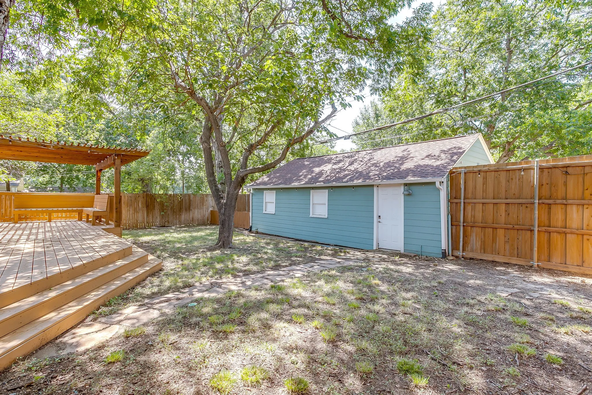 Single Family Residence For Sale in Tarrant County , 4237 Geddes Avenue, Fort Worth, Texas 76107, 3 Bedroom, 2 Bathroom, 2 Garage spaces, 1,459 Sqft, built in 1942, mls#21341168, Real Estate Agent in Fort Worth, Homes For Sale in Tarrant county, Homes For Sale in Fort Worth, Realtor in Fort Worth Texas, Real Estate Brokerage Independent Realty Texas, Luminita Cordes Realtor