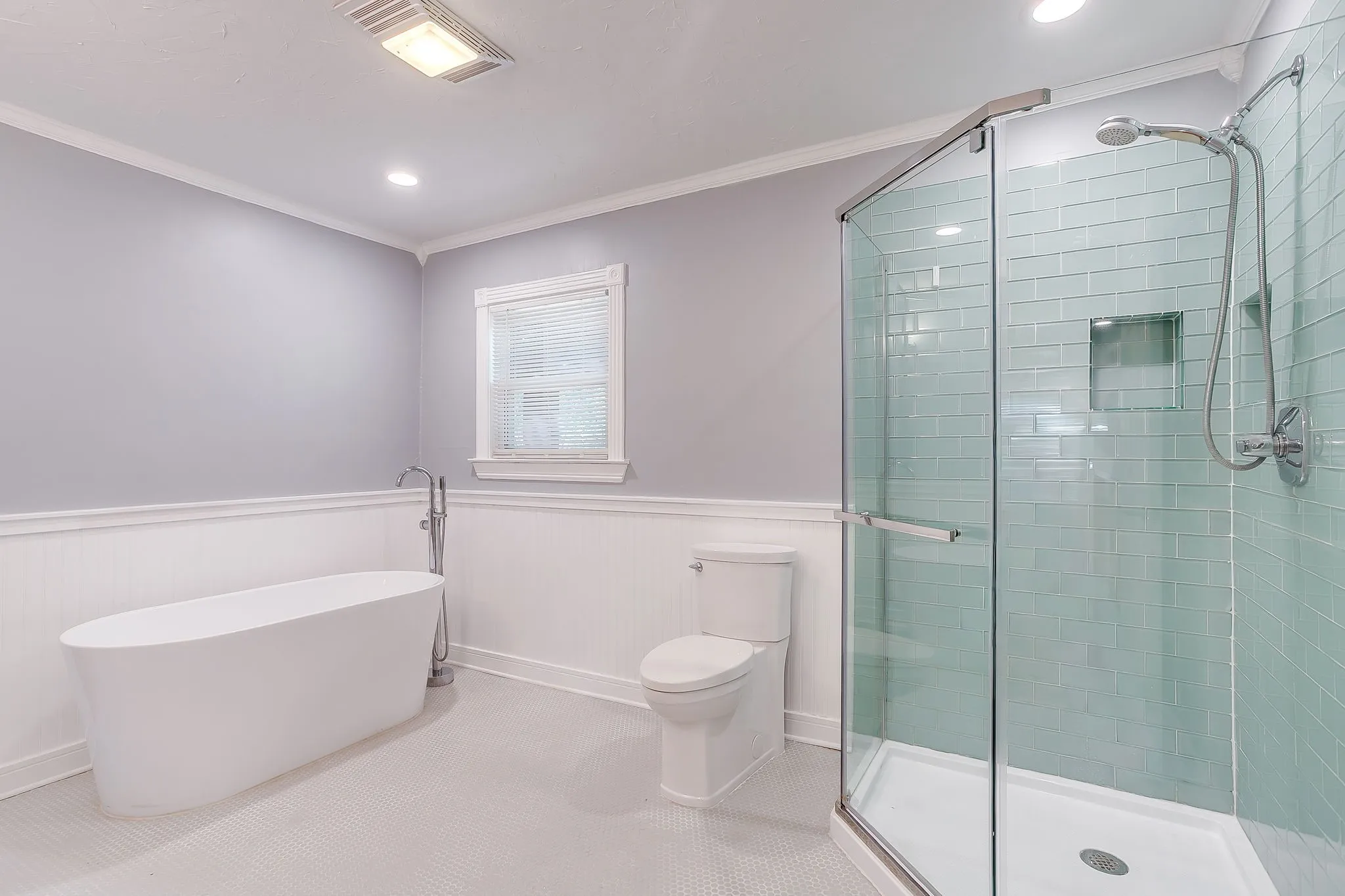 Single Family Residence For Sale in Tarrant County , 4237 Geddes Avenue, Fort Worth, Texas 76107, 3 Bedroom, 2 Bathroom, 2 Garage spaces, 1,459 Sqft, built in 1942, mls#21341168, Real Estate Agent in Fort Worth, Homes For Sale in Tarrant county, Homes For Sale in Fort Worth, Realtor in Fort Worth Texas, Real Estate Brokerage Independent Realty Texas, Luminita Cordes Realtor