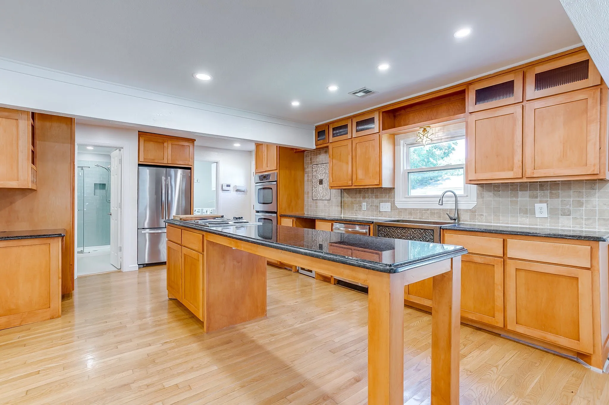 Single Family Residence For Sale in Tarrant County , 4237 Geddes Avenue, Fort Worth, Texas 76107, 3 Bedroom, 2 Bathroom, 2 Garage spaces, 1,459 Sqft, built in 1942, mls#21341168, Real Estate Agent in Fort Worth, Homes For Sale in Tarrant county, Homes For Sale in Fort Worth, Realtor in Fort Worth Texas, Real Estate Brokerage Independent Realty Texas, Luminita Cordes Realtor