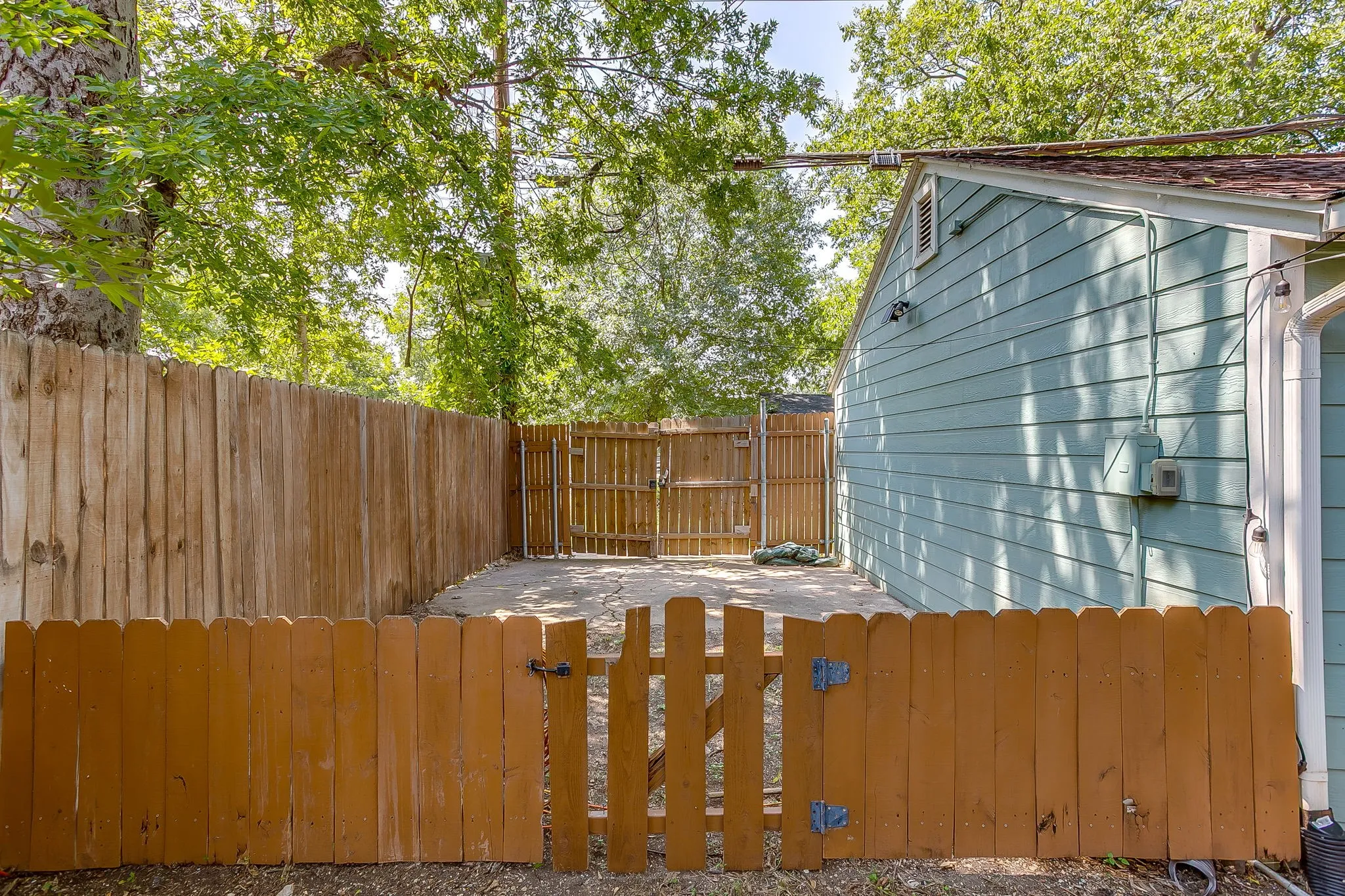 Single Family Residence For Sale in Tarrant County , 4237 Geddes Avenue, Fort Worth, Texas 76107, 3 Bedroom, 2 Bathroom, 2 Garage spaces, 1,459 Sqft, built in 1942, mls#21341168, Real Estate Agent in Fort Worth, Homes For Sale in Tarrant county, Homes For Sale in Fort Worth, Realtor in Fort Worth Texas, Real Estate Brokerage Independent Realty Texas, Luminita Cordes Realtor