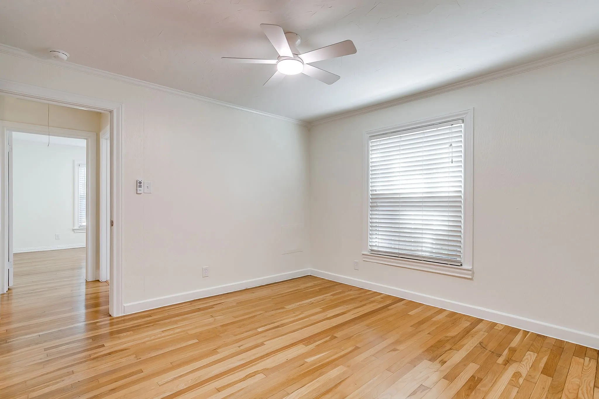 Single Family Residence For Sale in Tarrant County , 4237 Geddes Avenue, Fort Worth, Texas 76107, 3 Bedroom, 2 Bathroom, 2 Garage spaces, 1,459 Sqft, built in 1942, mls#21341168, Real Estate Agent in Fort Worth, Homes For Sale in Tarrant county, Homes For Sale in Fort Worth, Realtor in Fort Worth Texas, Real Estate Brokerage Independent Realty Texas, Luminita Cordes Realtor