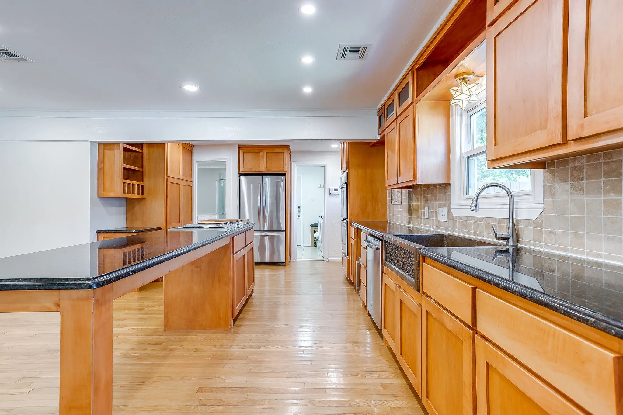 Single Family Residence For Sale in Tarrant County , 4237 Geddes Avenue, Fort Worth, Texas 76107, 3 Bedroom, 2 Bathroom, 2 Garage spaces, 1,459 Sqft, built in 1942, mls#21341168, Real Estate Agent in Fort Worth, Homes For Sale in Tarrant county, Homes For Sale in Fort Worth, Realtor in Fort Worth Texas, Real Estate Brokerage Independent Realty Texas, Luminita Cordes Realtor