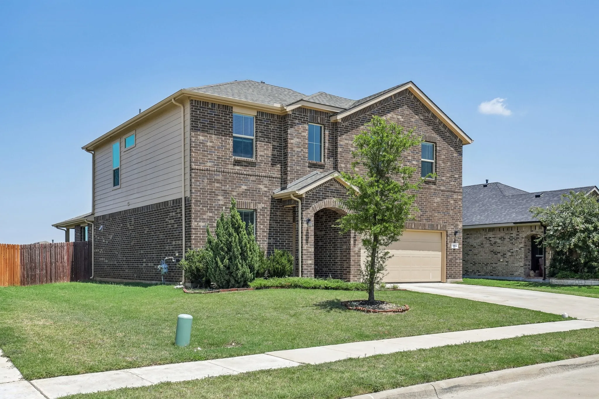 Single Family Residence For Sale in Johnson County , 1404 Fremont Trail, Cleburne, Texas 76033, 4 Bedroom, 4 Bathroom, 2 Garage spaces, 2,863 Sqft, built in 2021, Price $349,000, mls#21340564, Real Estate Agent in Cleburne, Homes For Sale in Johnson county, Homes For Sale in Cleburne, Realtor in Cleburne Texas, Real Estate Brokerage Independent Realty Texas, Luminita Cordes Realtor