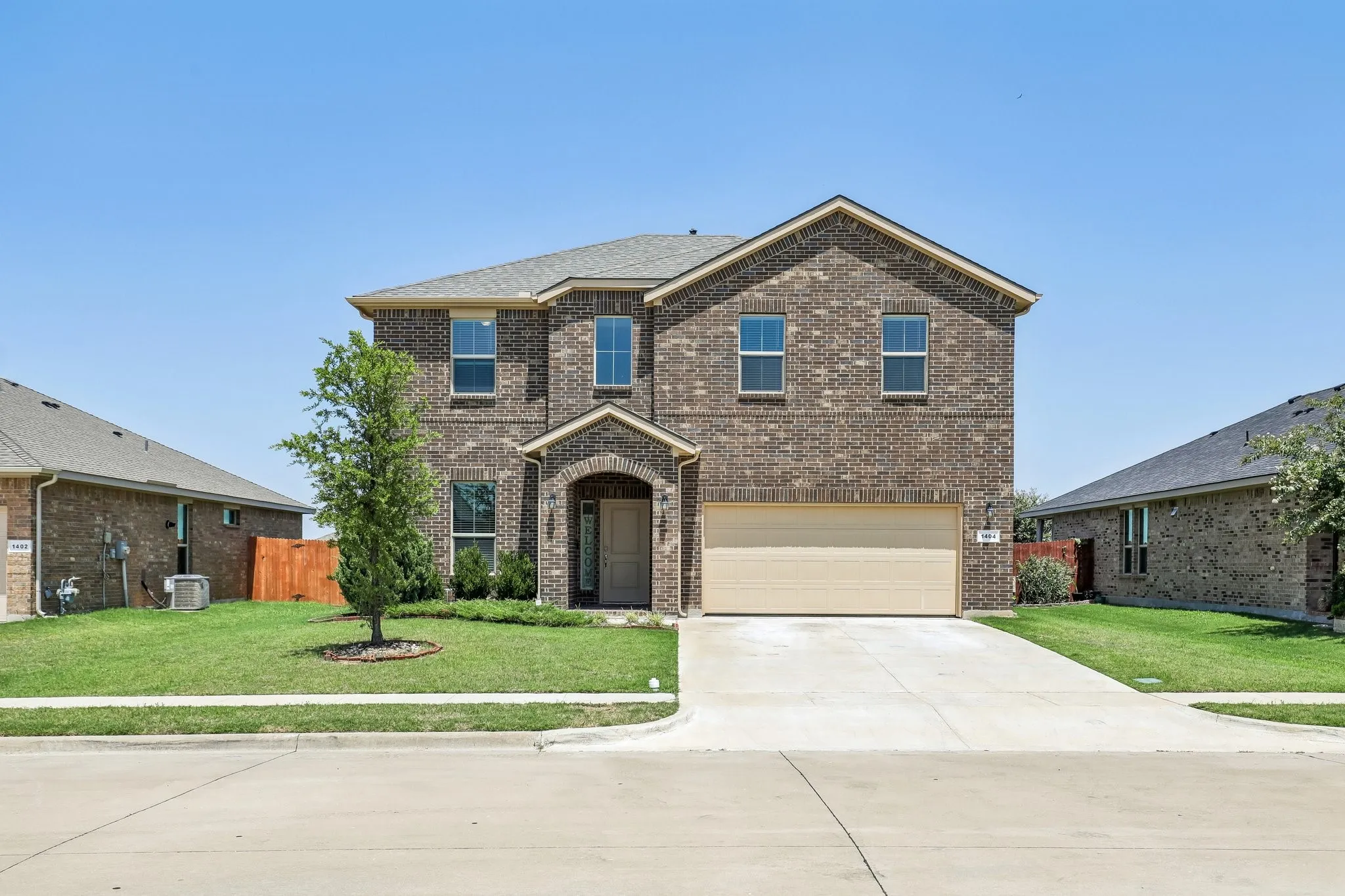 Single Family Residence For Sale in Johnson County , 1404 Fremont Trail, Cleburne, Texas 76033, 4 Bedroom, 4 Bathroom, 2 Garage spaces, 2,863 Sqft, built in 2021, Price $349,000, mls#21340564, Real Estate Agent in Cleburne, Homes For Sale in Johnson county, Homes For Sale in Cleburne, Realtor in Cleburne Texas, Real Estate Brokerage Independent Realty Texas, Luminita Cordes Realtor