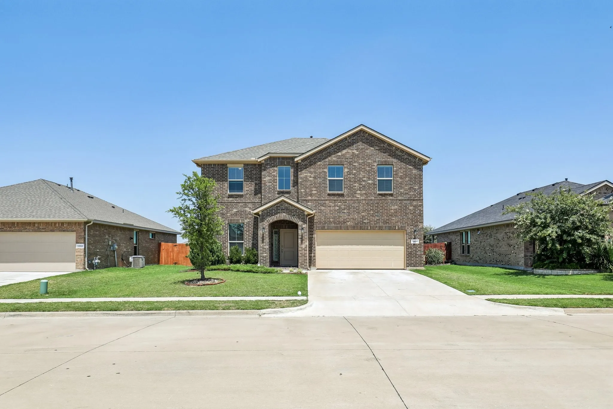 Single Family Residence For Sale in Johnson County , 1404 Fremont Trail, Cleburne, Texas 76033, 4 Bedroom, 4 Bathroom, 2 Garage spaces, 2,863 Sqft, built in 2021, Price $349,000, mls#21340564, Real Estate Agent in Cleburne, Homes For Sale in Johnson county, Homes For Sale in Cleburne, Realtor in Cleburne Texas, Real Estate Brokerage Independent Realty Texas, Luminita Cordes Realtor