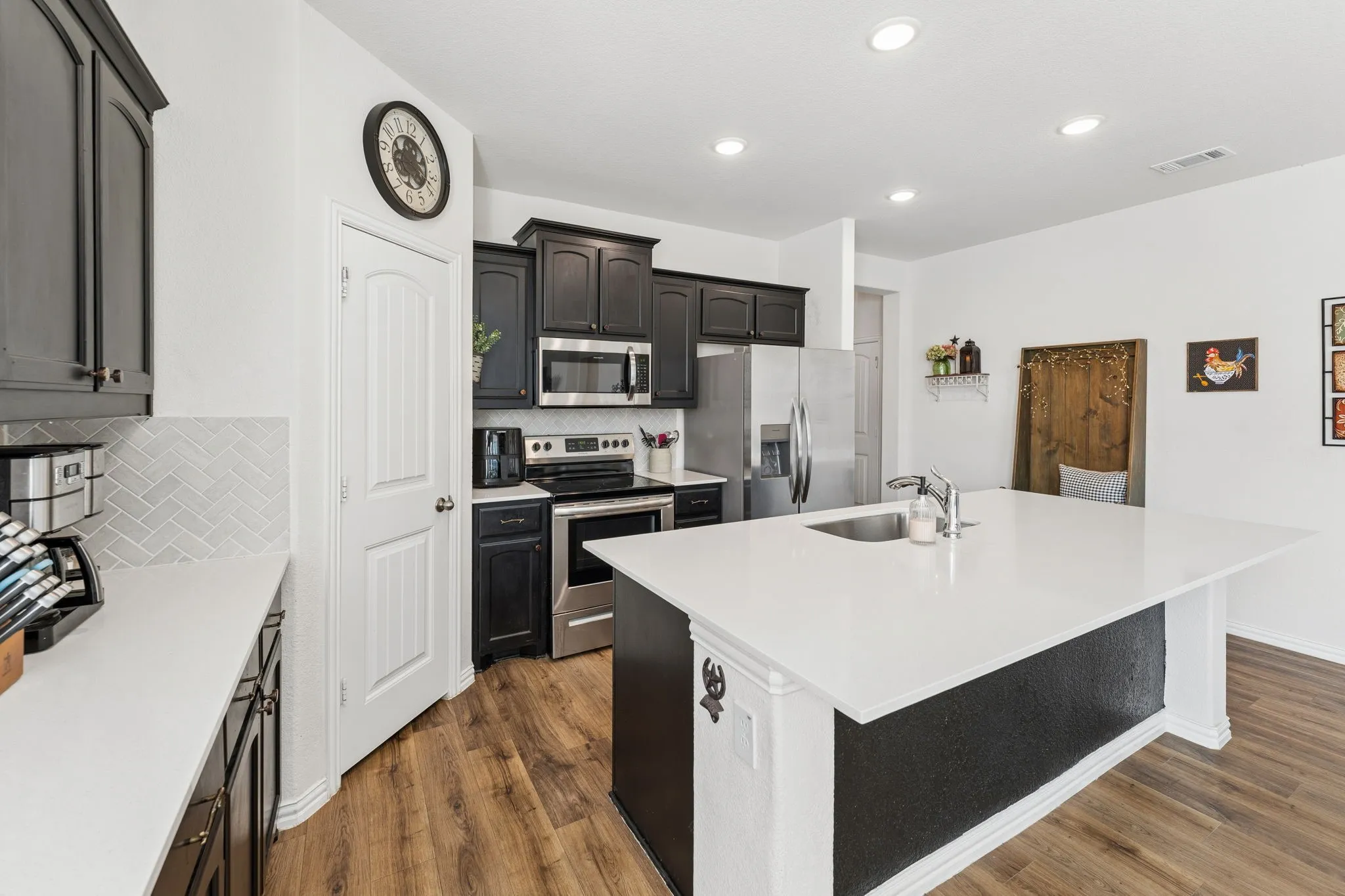 Tons of countertop space and cabinets