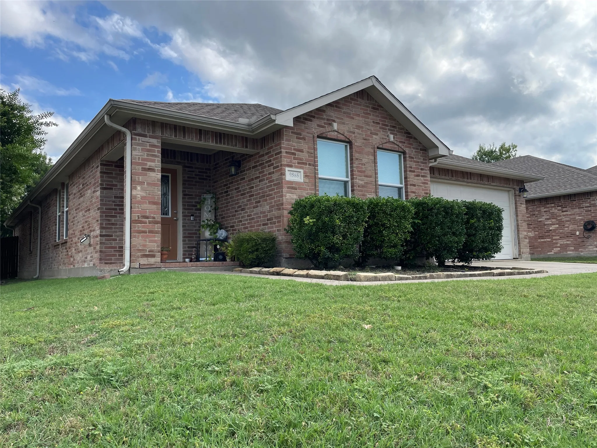 Single Family Residence For Sale in Collin County , 9565 Stanhope Drive, Frisco, Texas 75035, 3 Bedroom, 2 Bathroom, 2 Garage spaces, 2,038 Sqft, built in 2005, mls#21335708, Real Estate Agent in Frisco, Homes For Sale in Collin county, Homes For Sale in Frisco, Realtor in Frisco Texas, Real Estate Brokerage Independent Realty Texas, Luminita Cordes Realtor