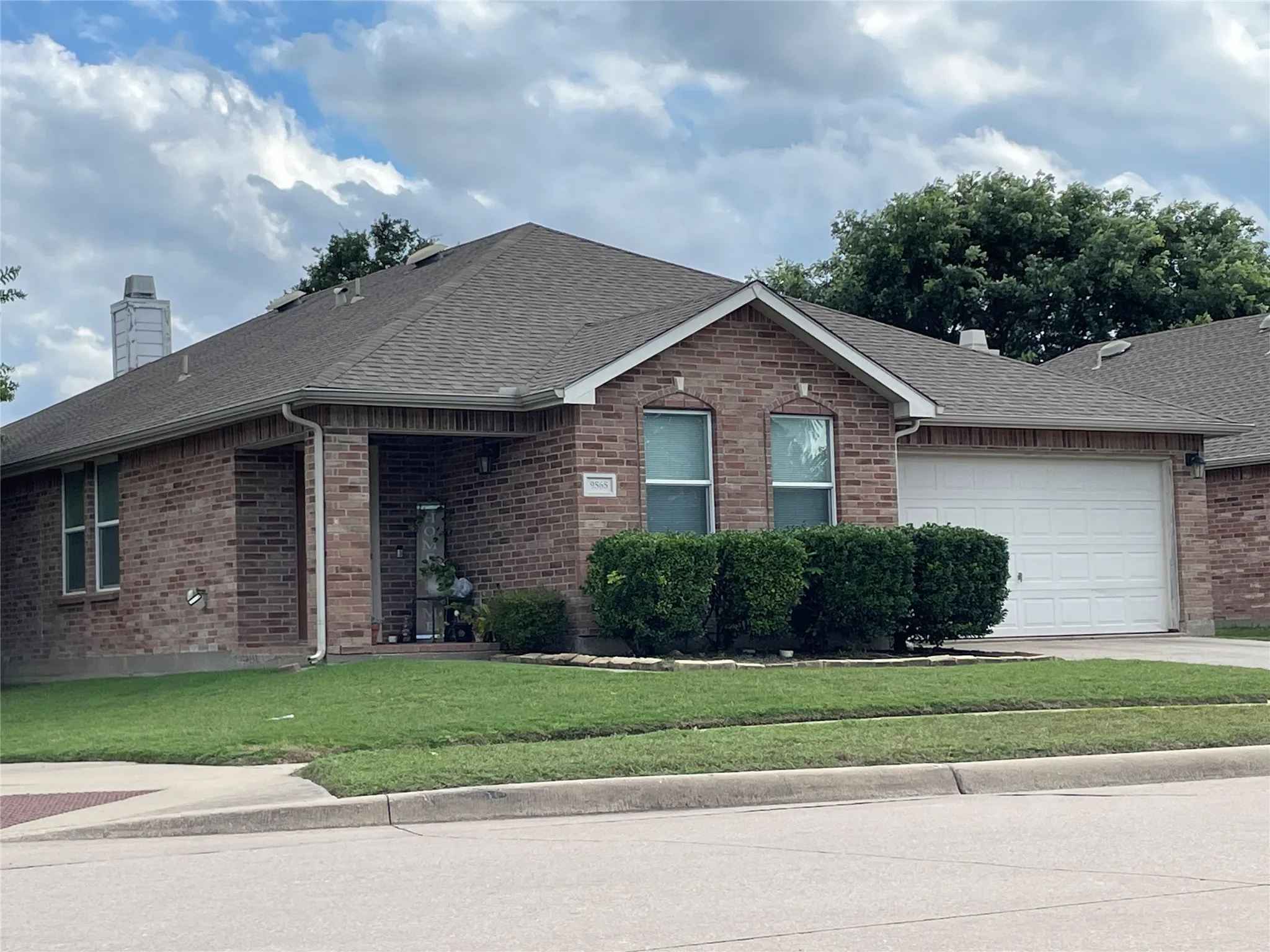 Single Family Residence For Sale in Collin County , 9565 Stanhope Drive, Frisco, Texas 75035, 3 Bedroom, 2 Bathroom, 2 Garage spaces, 2,038 Sqft, built in 2005, mls#21335708, Real Estate Agent in Frisco, Homes For Sale in Collin county, Homes For Sale in Frisco, Realtor in Frisco Texas, Real Estate Brokerage Independent Realty Texas, Luminita Cordes Realtor