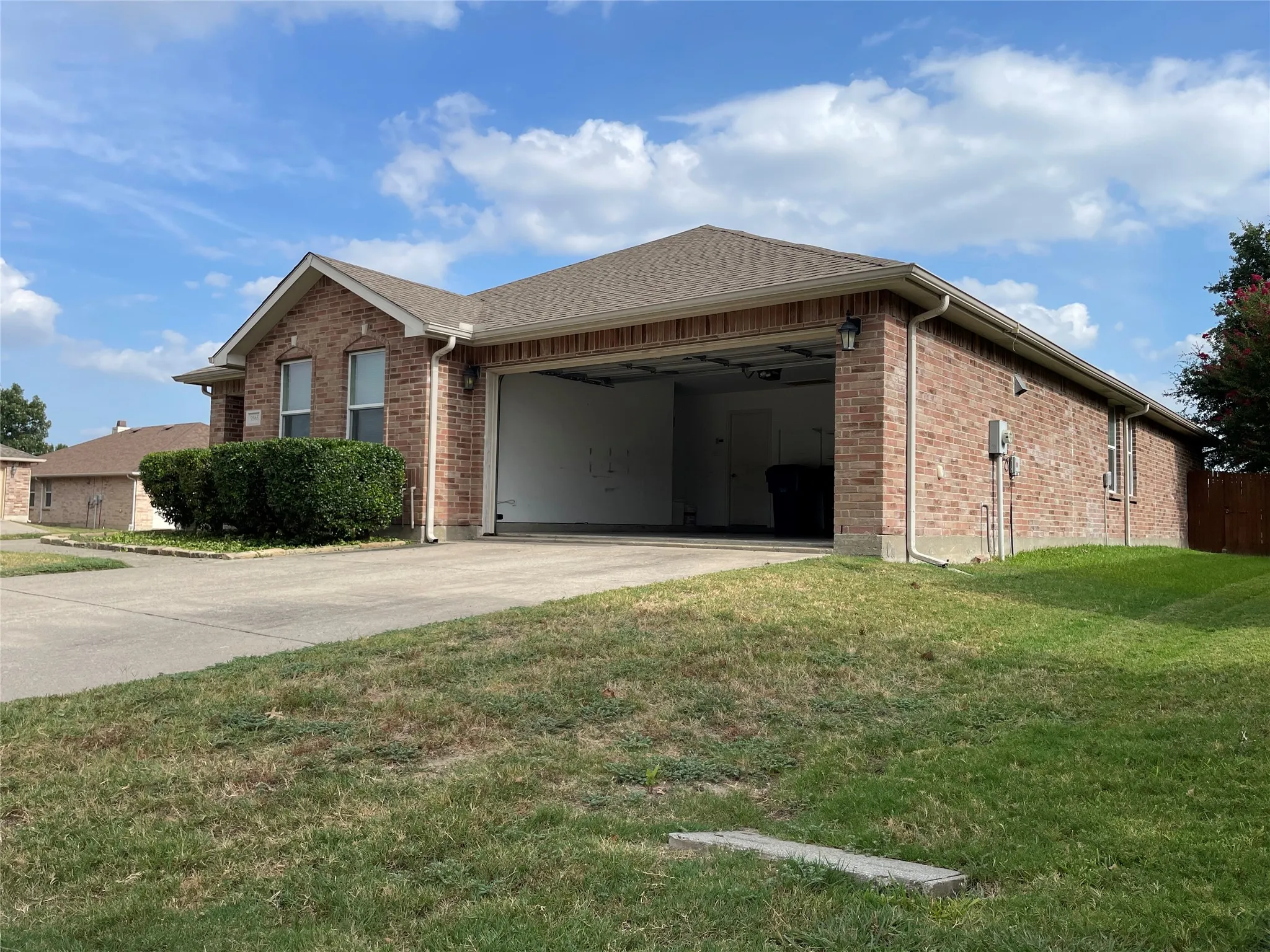 Single Family Residence For Sale in Collin County , 9565 Stanhope Drive, Frisco, Texas 75035, 3 Bedroom, 2 Bathroom, 2 Garage spaces, 2,038 Sqft, built in 2005, mls#21335708, Real Estate Agent in Frisco, Homes For Sale in Collin county, Homes For Sale in Frisco, Realtor in Frisco Texas, Real Estate Brokerage Independent Realty Texas, Luminita Cordes Realtor