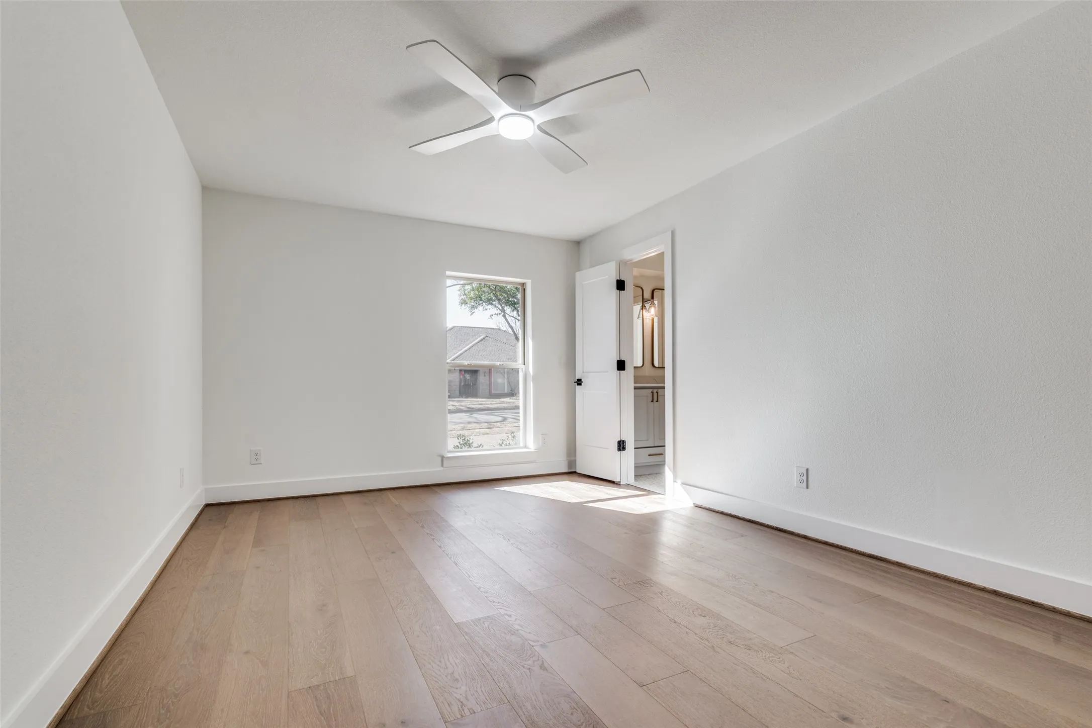 Single Family Residence For Rent in Dallas County , 9035 Dunmore Drive, Dallas, Texas 75231, 4 Bedroom, 3 Bathroom, 2 Garage spaces, 2,220 Sqft, built in 1975, mls#21341382, Real Estate Agent in Dallas, Homes For Rent in Dallas county, Homes For Rent in Dallas, Realtor in Dallas Texas, Real Estate Brokerage Independent Realty Texas, Luminita Cordes Realtor