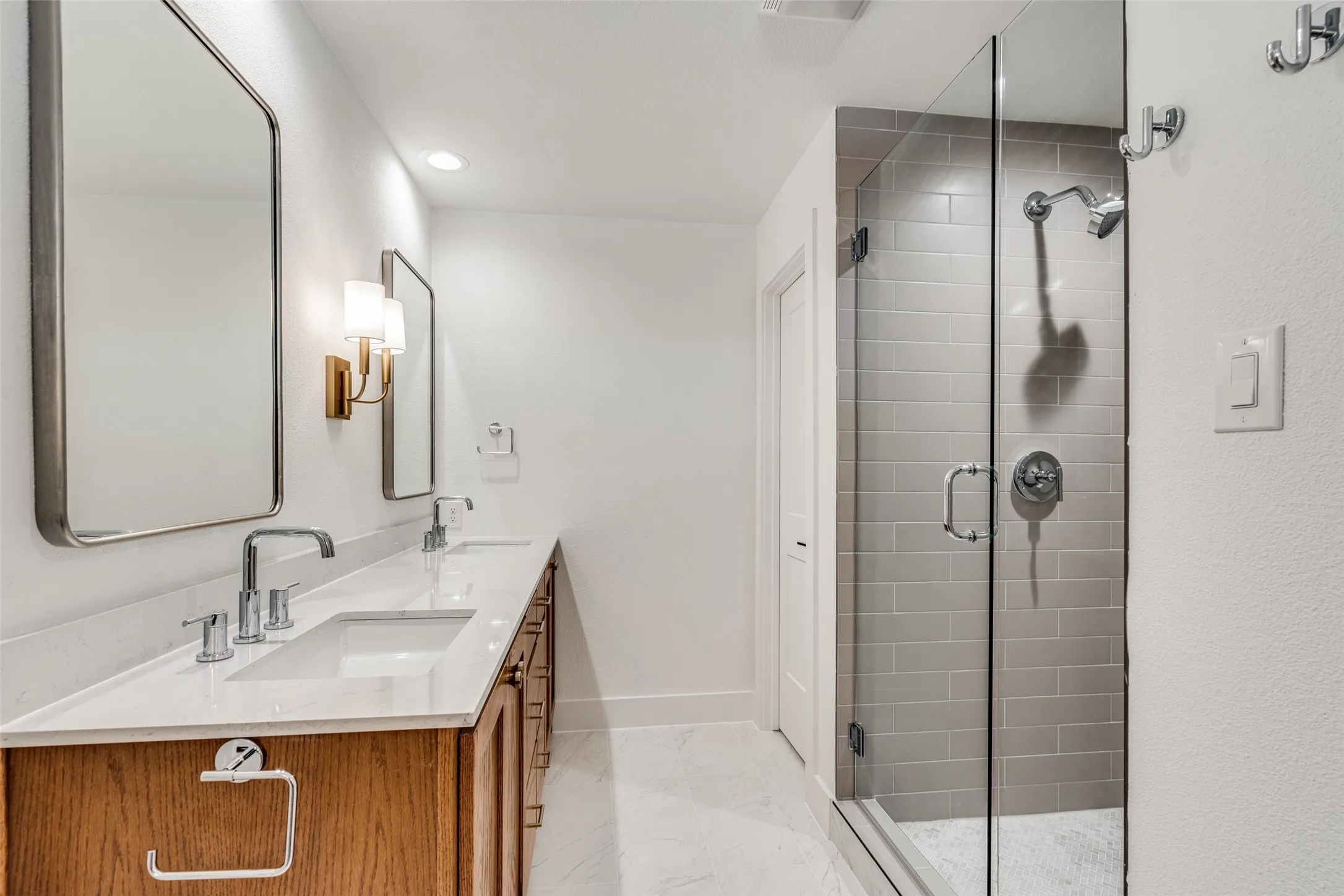 Single Family Residence For Rent in Dallas County , 9035 Dunmore Drive, Dallas, Texas 75231, 4 Bedroom, 3 Bathroom, 2 Garage spaces, 2,220 Sqft, built in 1975, mls#21341382, Real Estate Agent in Dallas, Homes For Rent in Dallas county, Homes For Rent in Dallas, Realtor in Dallas Texas, Real Estate Brokerage Independent Realty Texas, Luminita Cordes Realtor