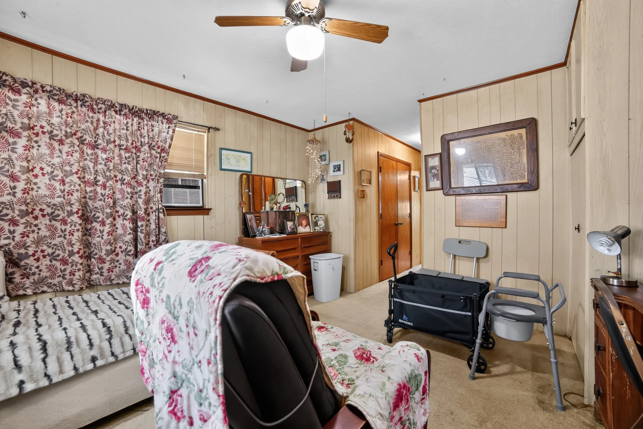 Single Family Residence For Sale in Hunt County , 4161 Shadow Lane, Lone Oak, Texas 75453, 3 Bedroom, 2 Bathroom, 2 Garage spaces, 2,464 Sqft, built in 1970, mls#21341385, Real Estate Agent in Lone Oak, Homes For Sale in Hunt county, Homes For Sale in Lone Oak, Realtor in Lone Oak Texas, Real Estate Brokerage Independent Realty Texas, Luminita Cordes Realtor