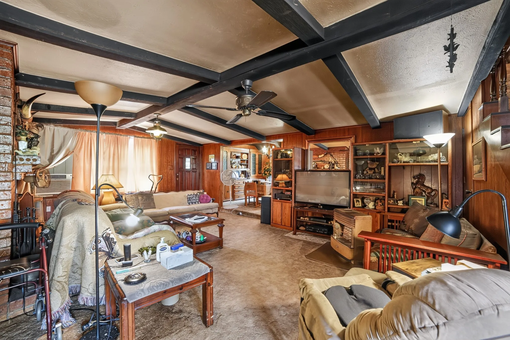 Single Family Residence For Sale in Hunt County , 4161 Shadow Lane, Lone Oak, Texas 75453, 3 Bedroom, 2 Bathroom, 2 Garage spaces, 2,464 Sqft, built in 1970, mls#21341385, Real Estate Agent in Lone Oak, Homes For Sale in Hunt county, Homes For Sale in Lone Oak, Realtor in Lone Oak Texas, Real Estate Brokerage Independent Realty Texas, Luminita Cordes Realtor