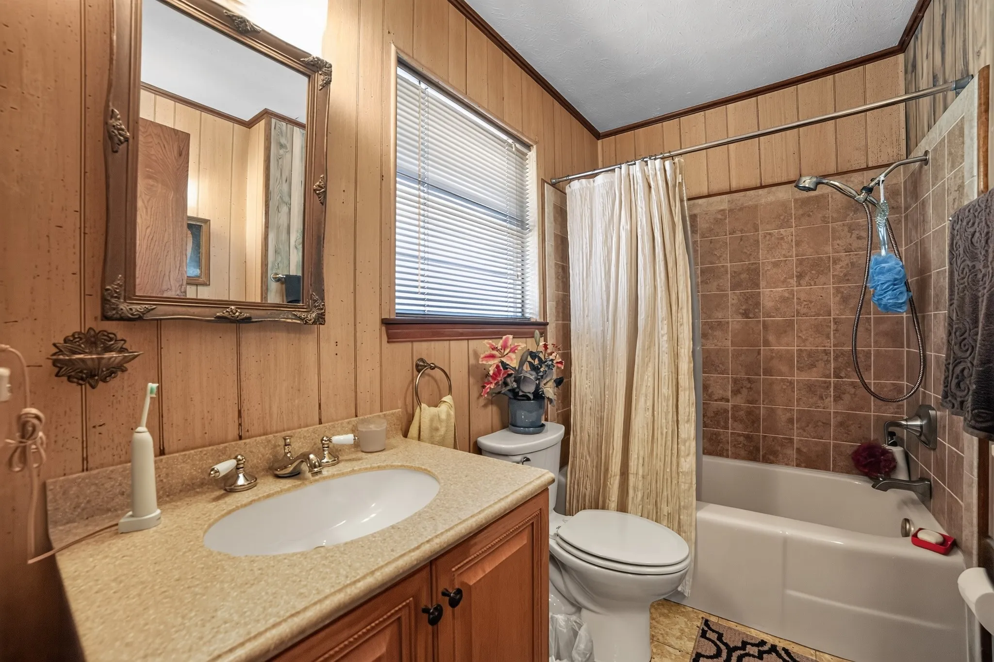 Single Family Residence For Sale in Hunt County , 4161 Shadow Lane, Lone Oak, Texas 75453, 3 Bedroom, 2 Bathroom, 2 Garage spaces, 2,464 Sqft, built in 1970, mls#21341385, Real Estate Agent in Lone Oak, Homes For Sale in Hunt county, Homes For Sale in Lone Oak, Realtor in Lone Oak Texas, Real Estate Brokerage Independent Realty Texas, Luminita Cordes Realtor