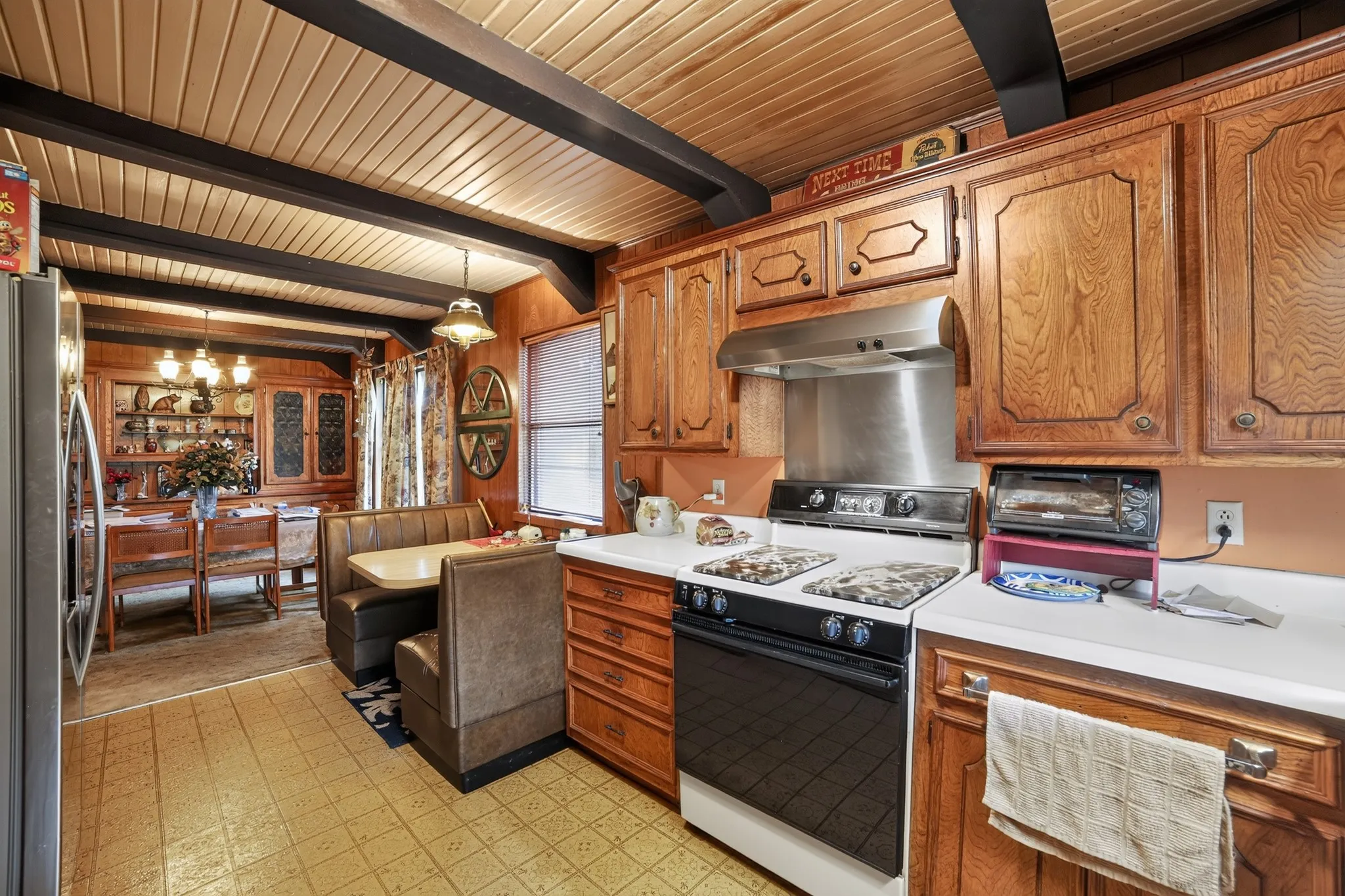 Single Family Residence For Sale in Hunt County , 4161 Shadow Lane, Lone Oak, Texas 75453, 3 Bedroom, 2 Bathroom, 2 Garage spaces, 2,464 Sqft, built in 1970, mls#21341385, Real Estate Agent in Lone Oak, Homes For Sale in Hunt county, Homes For Sale in Lone Oak, Realtor in Lone Oak Texas, Real Estate Brokerage Independent Realty Texas, Luminita Cordes Realtor