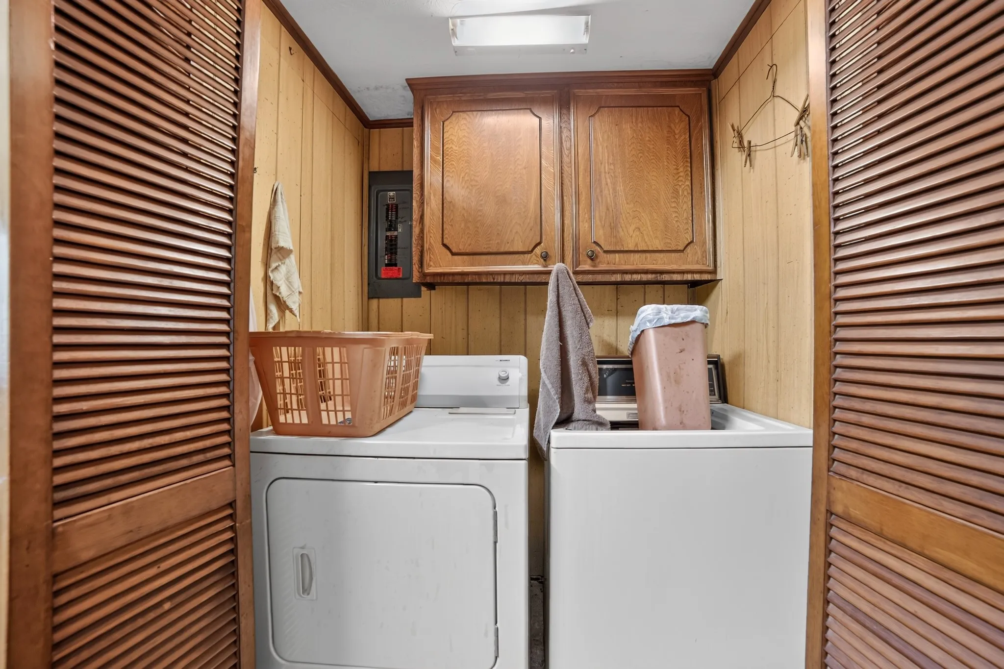 Single Family Residence For Sale in Hunt County , 4161 Shadow Lane, Lone Oak, Texas 75453, 3 Bedroom, 2 Bathroom, 2 Garage spaces, 2,464 Sqft, built in 1970, mls#21341385, Real Estate Agent in Lone Oak, Homes For Sale in Hunt county, Homes For Sale in Lone Oak, Realtor in Lone Oak Texas, Real Estate Brokerage Independent Realty Texas, Luminita Cordes Realtor
