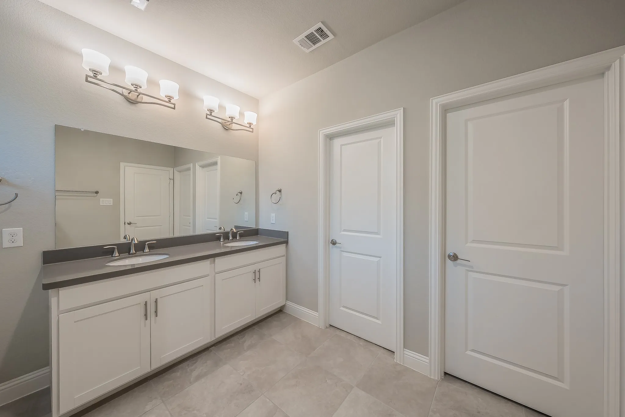 Townhouse For Sale in Collin County , 17764 Agave Lane, Dallas, Texas 75252, 3 Bedroom, 3 Bathroom, 2 Garage spaces, 1,921 Sqft, built in 2017, mls#21340631, Real Estate Agent in Dallas, Homes For Sale in Collin county, Homes For Sale in Dallas, Realtor in Dallas Texas, Real Estate Brokerage Independent Realty Texas, Luminita Cordes Realtor