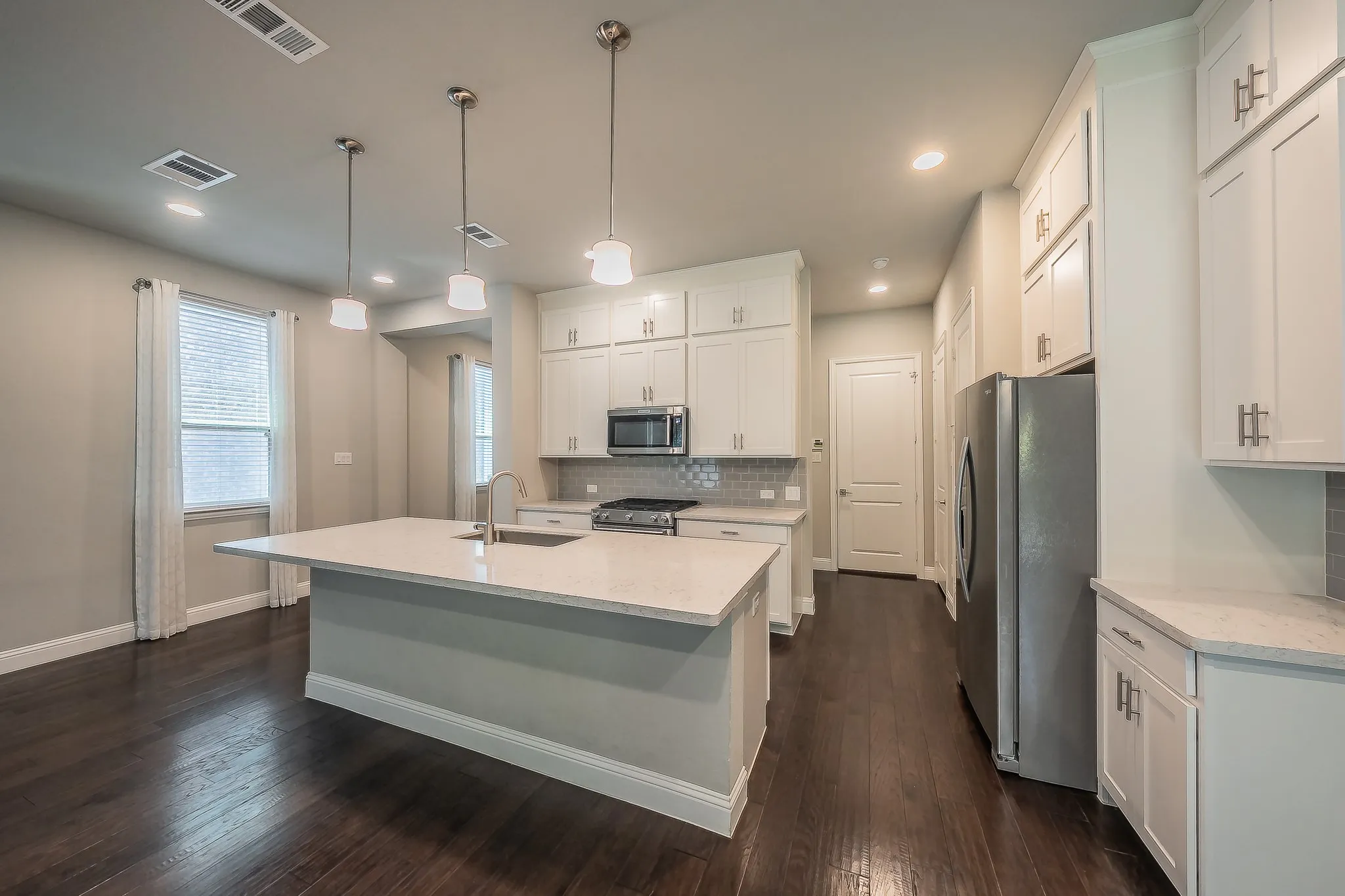 Townhouse For Sale in Collin County , 17764 Agave Lane, Dallas, Texas 75252, 3 Bedroom, 3 Bathroom, 2 Garage spaces, 1,921 Sqft, built in 2017, mls#21340631, Real Estate Agent in Dallas, Homes For Sale in Collin county, Homes For Sale in Dallas, Realtor in Dallas Texas, Real Estate Brokerage Independent Realty Texas, Luminita Cordes Realtor