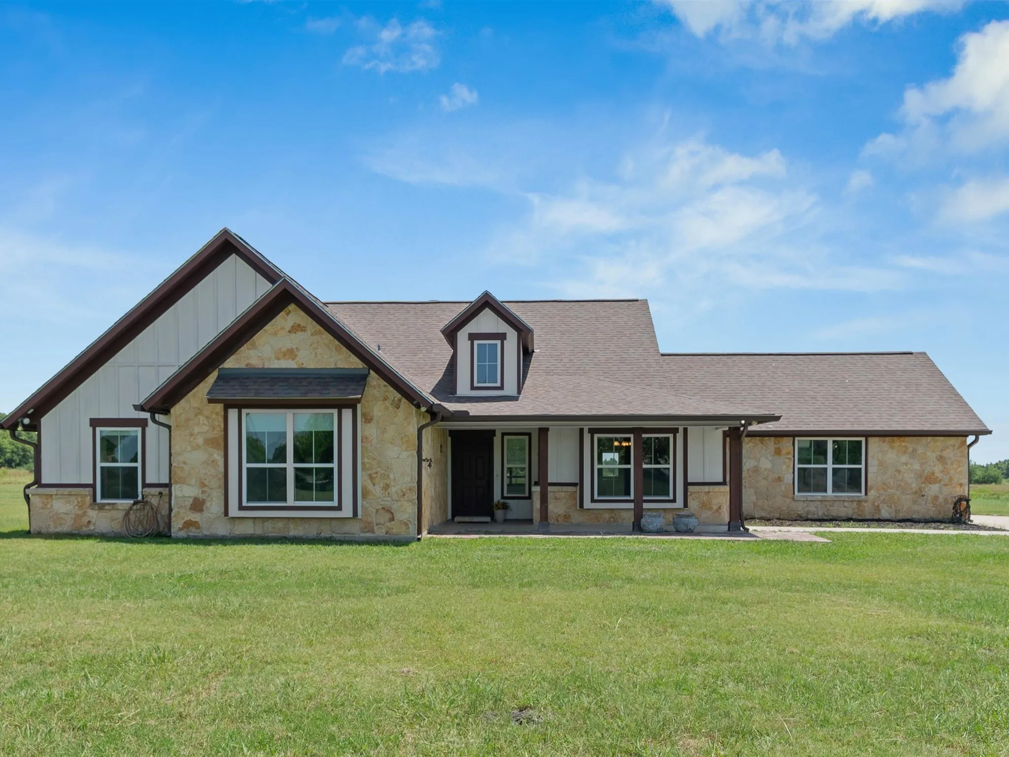 Single Family Residence For Sale in Rockwall County , 623 N King Road, Royse City, Texas 75189, 4 Bedroom, 3 Bathroom, 2 Garage spaces, 2,204 Sqft, built in 2017, mls#21341378, Real Estate Agent in Royse City, Homes For Sale in Rockwall county, Homes For Sale in Royse City, Realtor in Royse City Texas, Real Estate Brokerage Independent Realty Texas, Luminita Cordes Realtor