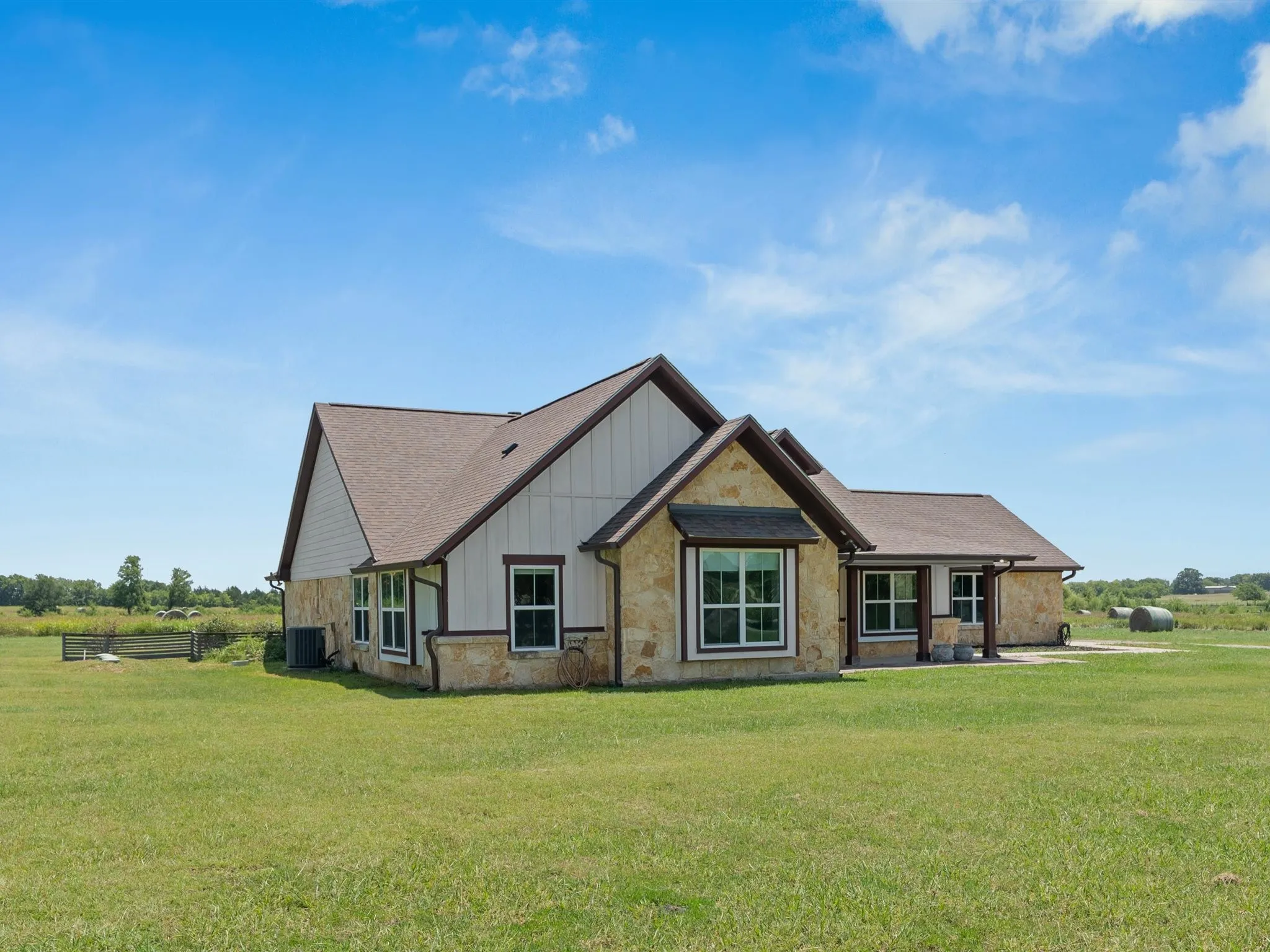 Single Family Residence For Sale in Rockwall County , 623 N King Road, Royse City, Texas 75189, 4 Bedroom, 3 Bathroom, 2 Garage spaces, 2,204 Sqft, built in 2017, mls#21341378, Real Estate Agent in Royse City, Homes For Sale in Rockwall county, Homes For Sale in Royse City, Realtor in Royse City Texas, Real Estate Brokerage Independent Realty Texas, Luminita Cordes Realtor