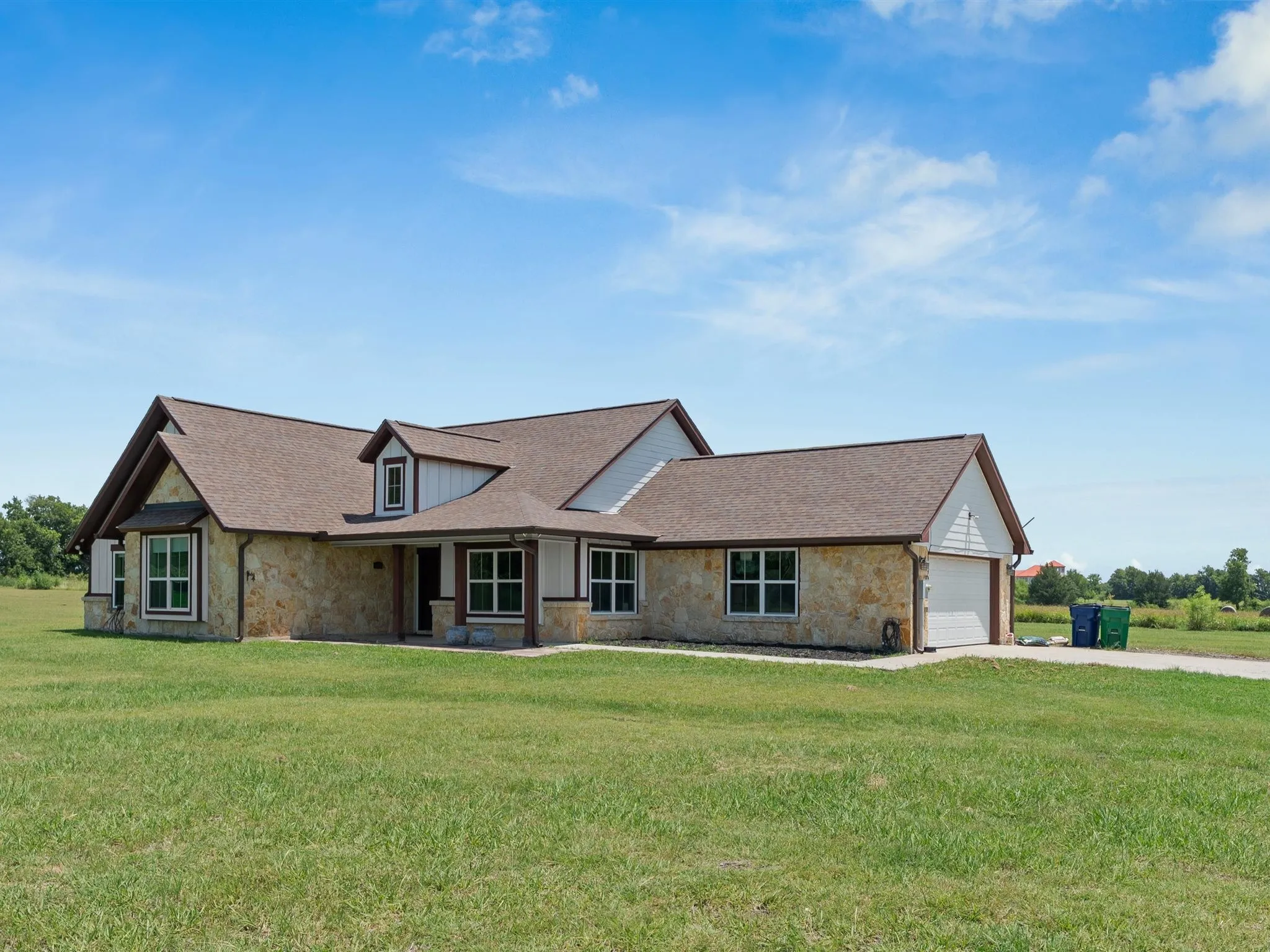 Single Family Residence For Sale in Rockwall County , 623 N King Road, Royse City, Texas 75189, 4 Bedroom, 3 Bathroom, 2 Garage spaces, 2,204 Sqft, built in 2017, mls#21341378, Real Estate Agent in Royse City, Homes For Sale in Rockwall county, Homes For Sale in Royse City, Realtor in Royse City Texas, Real Estate Brokerage Independent Realty Texas, Luminita Cordes Realtor