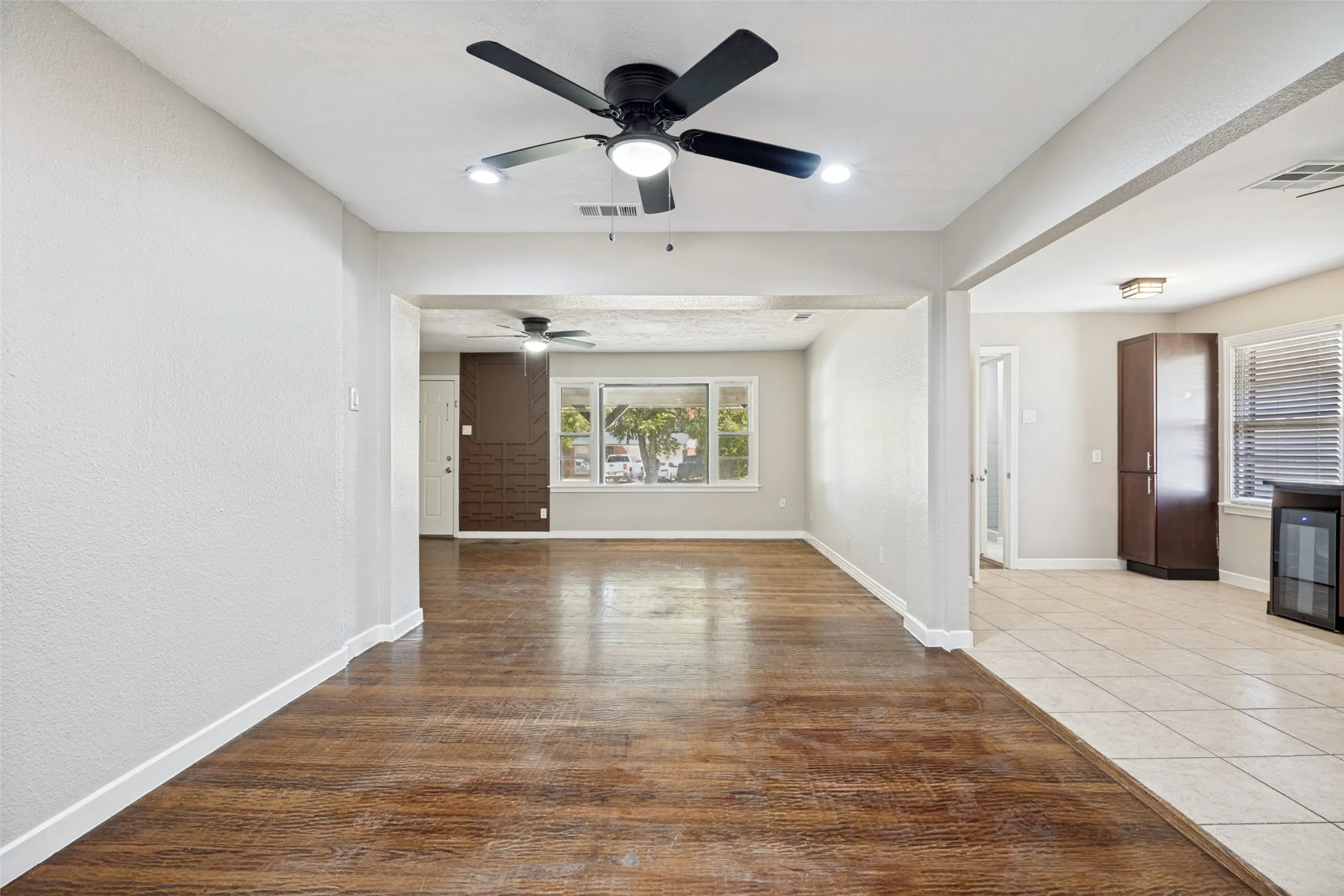 Single Family Residence For Rent in Dallas County , 1913 Landa Drive, Garland, Texas 75042, 5 Bedroom, 3 Bathroom, Garage spaces, 2,227 Sqft, built in 1951, mls#21324581, Real Estate Agent in Garland, Homes For Rent in Dallas county, Homes For Rent in Garland, Realtor in Garland Texas, Real Estate Brokerage Independent Realty Texas, Luminita Cordes Realtor