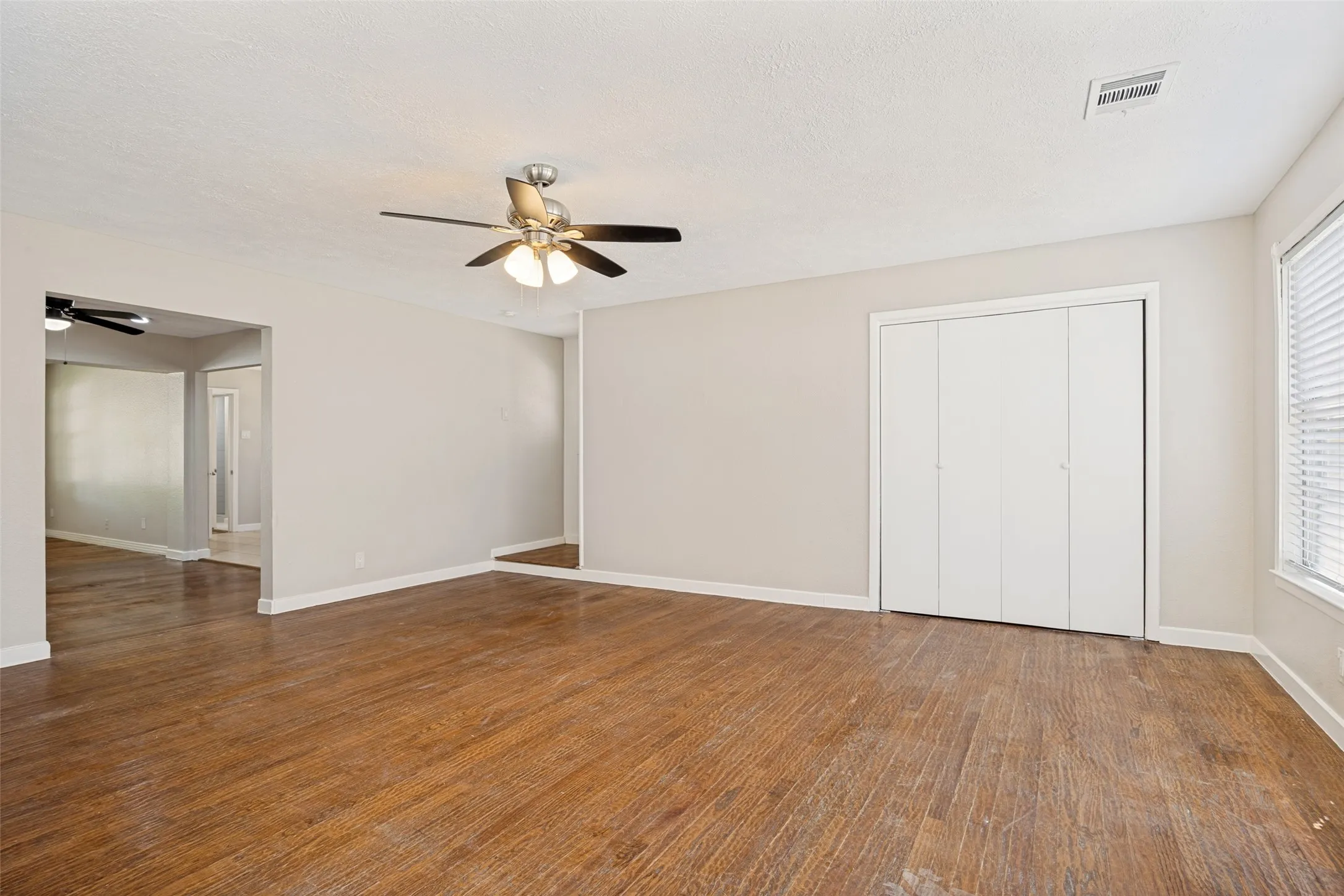 Single Family Residence For Rent in Dallas County , 1913 Landa Drive, Garland, Texas 75042, 5 Bedroom, 3 Bathroom, Garage spaces, 2,227 Sqft, built in 1951, mls#21324581, Real Estate Agent in Garland, Homes For Rent in Dallas county, Homes For Rent in Garland, Realtor in Garland Texas, Real Estate Brokerage Independent Realty Texas, Luminita Cordes Realtor