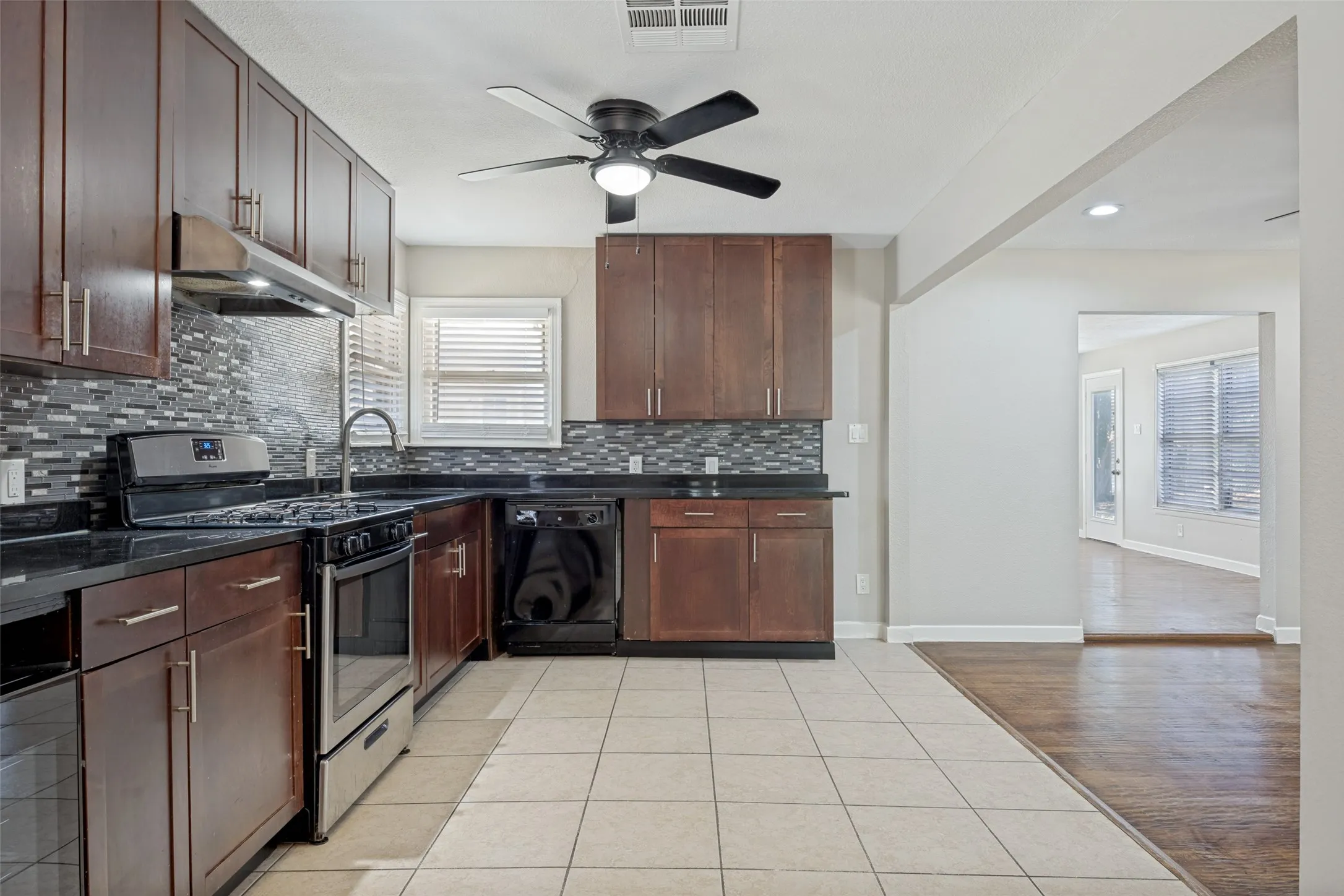 Single Family Residence For Rent in Dallas County , 1913 Landa Drive, Garland, Texas 75042, 5 Bedroom, 3 Bathroom, Garage spaces, 2,227 Sqft, built in 1951, mls#21324581, Real Estate Agent in Garland, Homes For Rent in Dallas county, Homes For Rent in Garland, Realtor in Garland Texas, Real Estate Brokerage Independent Realty Texas, Luminita Cordes Realtor