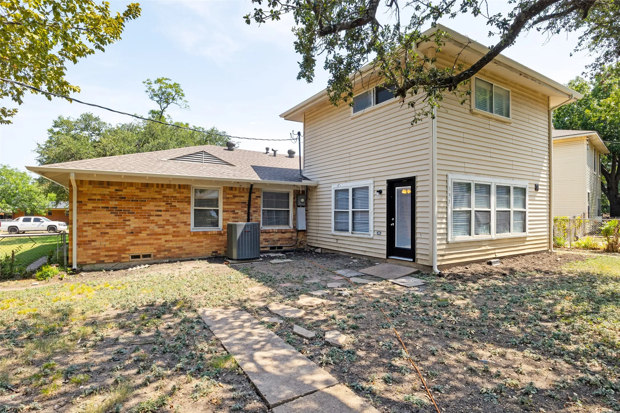 Single Family Residence For Rent in Dallas County , 1913 Landa Drive, Garland, Texas 75042, 5 Bedroom, 3 Bathroom, Garage spaces, 2,227 Sqft, built in 1951, mls#21324581, Real Estate Agent in Garland, Homes For Rent in Dallas county, Homes For Rent in Garland, Realtor in Garland Texas, Real Estate Brokerage Independent Realty Texas, Luminita Cordes Realtor