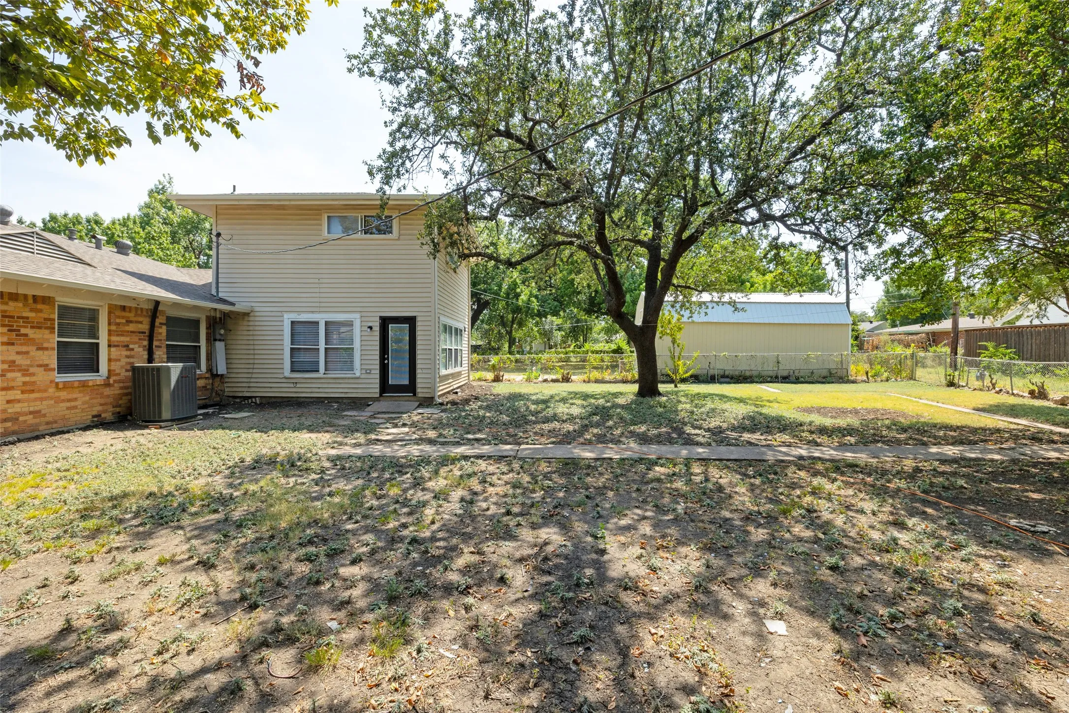 Single Family Residence For Rent in Dallas County , 1913 Landa Drive, Garland, Texas 75042, 5 Bedroom, 3 Bathroom, Garage spaces, 2,227 Sqft, built in 1951, mls#21324581, Real Estate Agent in Garland, Homes For Rent in Dallas county, Homes For Rent in Garland, Realtor in Garland Texas, Real Estate Brokerage Independent Realty Texas, Luminita Cordes Realtor