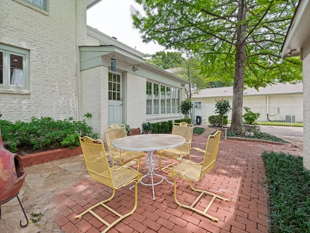Single Family Residence For Sale in Dallas County , 5414 W University Boulevard, Dallas, Texas 75209, 3 Bedroom, 3 Bathroom, Garage spaces, 2,602 Sqft, built in 1951, mls#21341397, Real Estate Agent in Dallas, Homes For Sale in Dallas county, Homes For Sale in Dallas, Realtor in Dallas Texas, Real Estate Brokerage Independent Realty Texas, Luminita Cordes Realtor