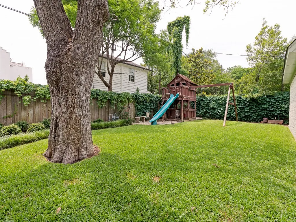 Single Family Residence For Sale in Dallas County , 5414 W University Boulevard, Dallas, Texas 75209, 3 Bedroom, 3 Bathroom, Garage spaces, 2,602 Sqft, built in 1951, mls#21341397, Real Estate Agent in Dallas, Homes For Sale in Dallas county, Homes For Sale in Dallas, Realtor in Dallas Texas, Real Estate Brokerage Independent Realty Texas, Luminita Cordes Realtor