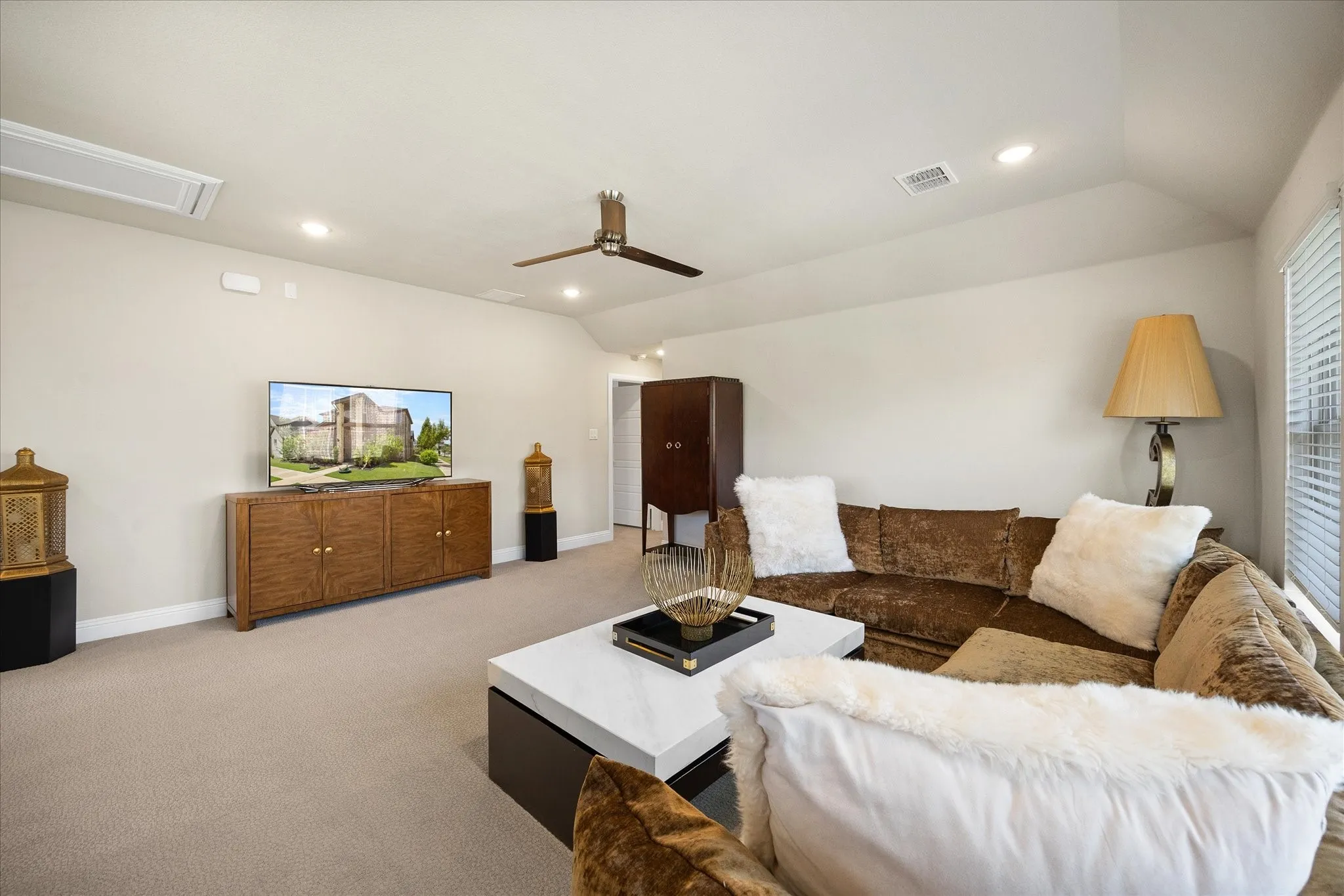 Second floor game/entertainment