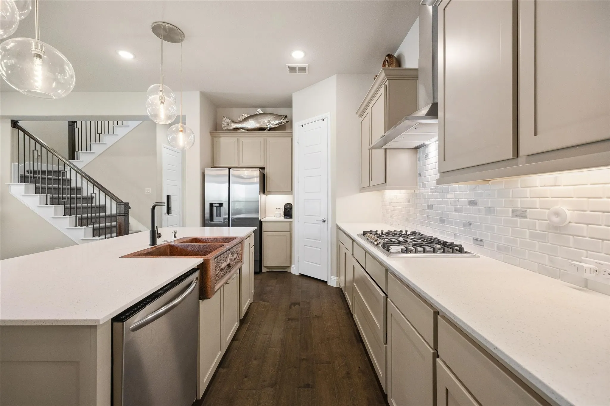 Dual Sink & Gas Cooktop
