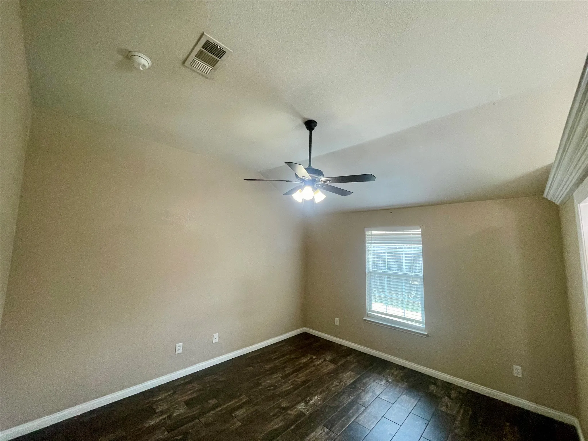 Single Family Residence For Sale in Denton County , 625 Main Street, Roanoke, Texas 76262, 3 Bedrooms, 2 Bathrooms, 2 Garage spaces, 1,290 Sqft, built in 1994, Price $455,000, mls#21341208, Real Estate Agent in Roanoke, Homes For Sale in Denton county, Homes For Sale in Roanoke, Realtor in Roanoke Texas, Real Estate Brokerage Independent Realty Texas, Luminita Cordes Realtor